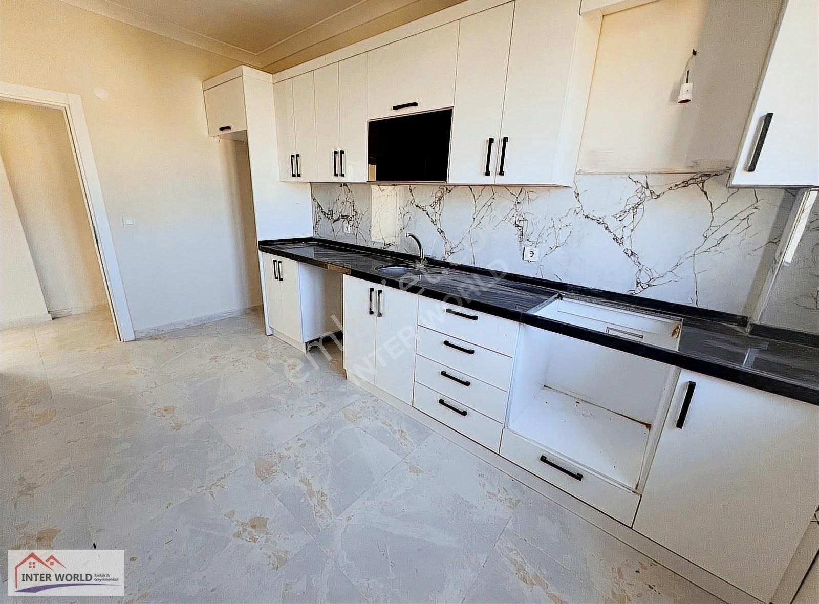 Sıfır 2+1 Ümraniye Çarşı Merkezi Konumda Otoparklı Satılık Daire