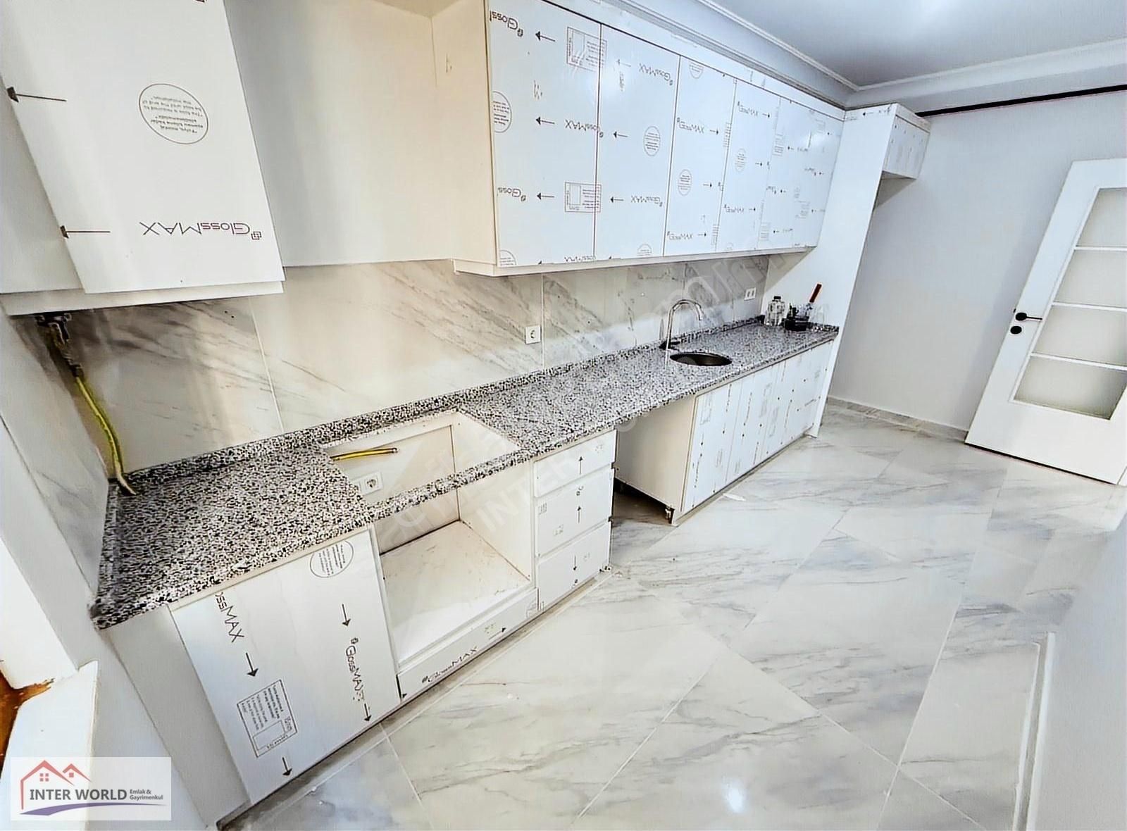 Inter World'den Esenevler Cengiz Topel Caddesi 2+1 82 M² Ara Kat