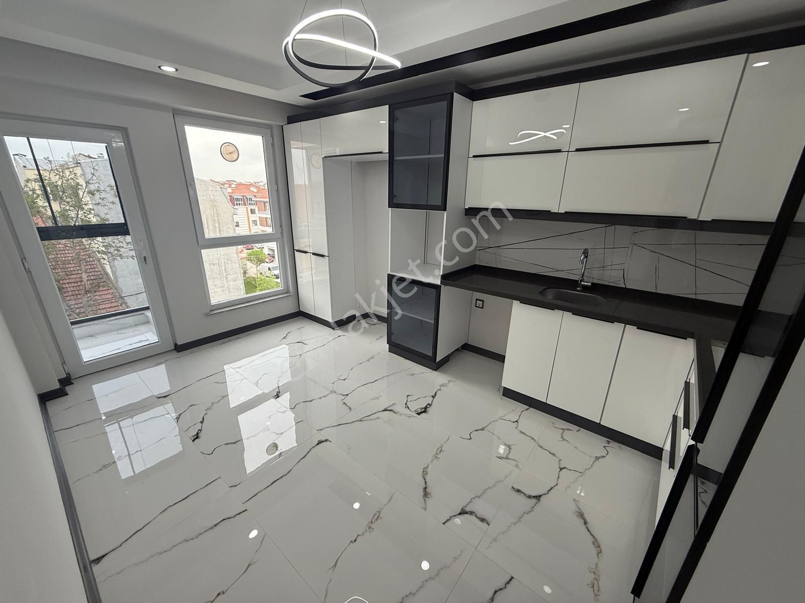 Behçet Necatigil Yakını Prestijli Konumda Lüks 5+1 Daire/ Bu-41