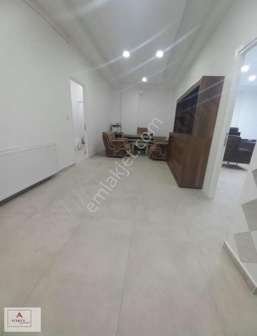 Atakul Gyo Dan Atatürk Caddesi Üzerinde 3+1 Kiralık İş Yeri Ofis