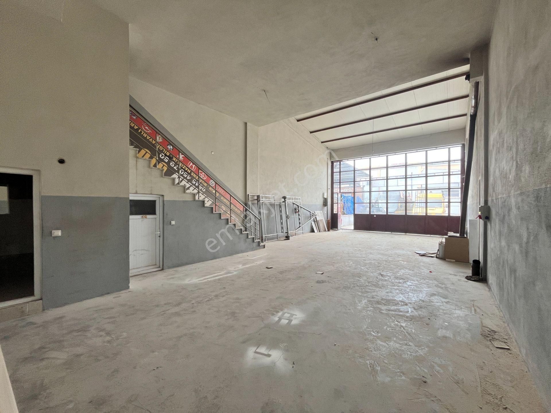 Zeytinli Üçüncüler Sanayi'de 220 M² Asma Katlı Kiralık Dükkan!