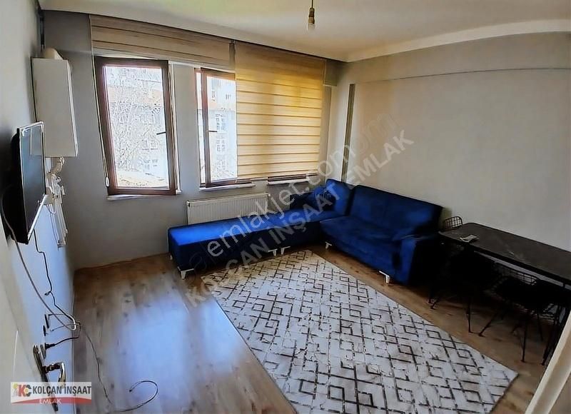 Kolçan Emlaktan Merkezde Kiralık Eşyalı Geniş Daire