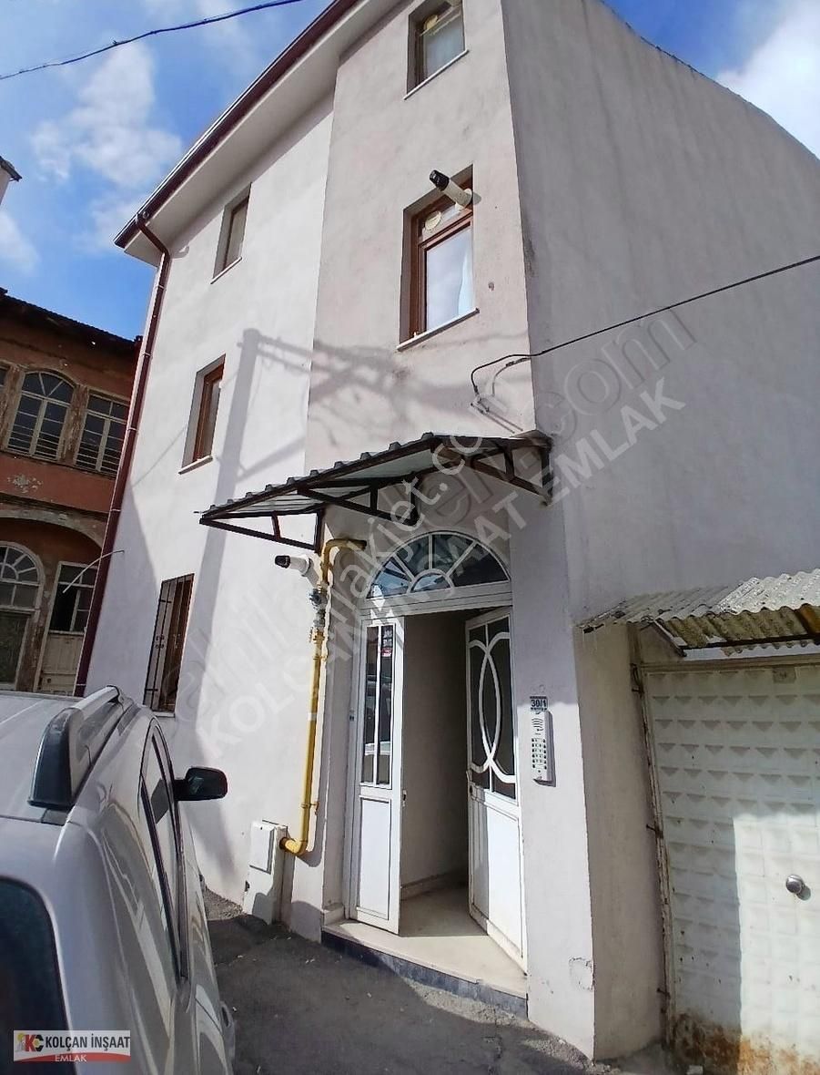 Kolçan Emlaktan Merkez De Eşyalı Daire