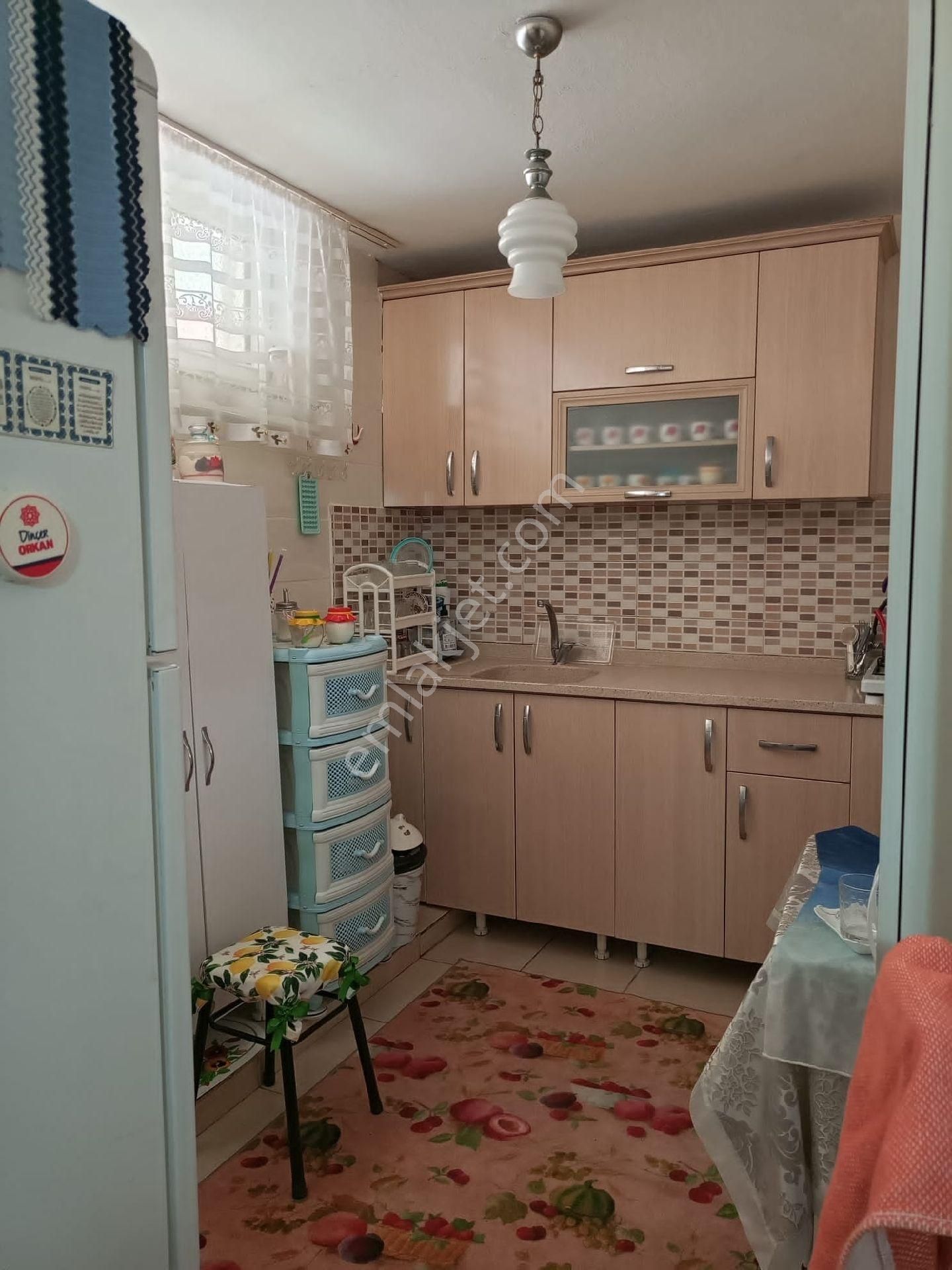 Canyapı'dan Atatürk Mahallesinde 3+1 Sobalı Bodrum Kat Satılık Daire