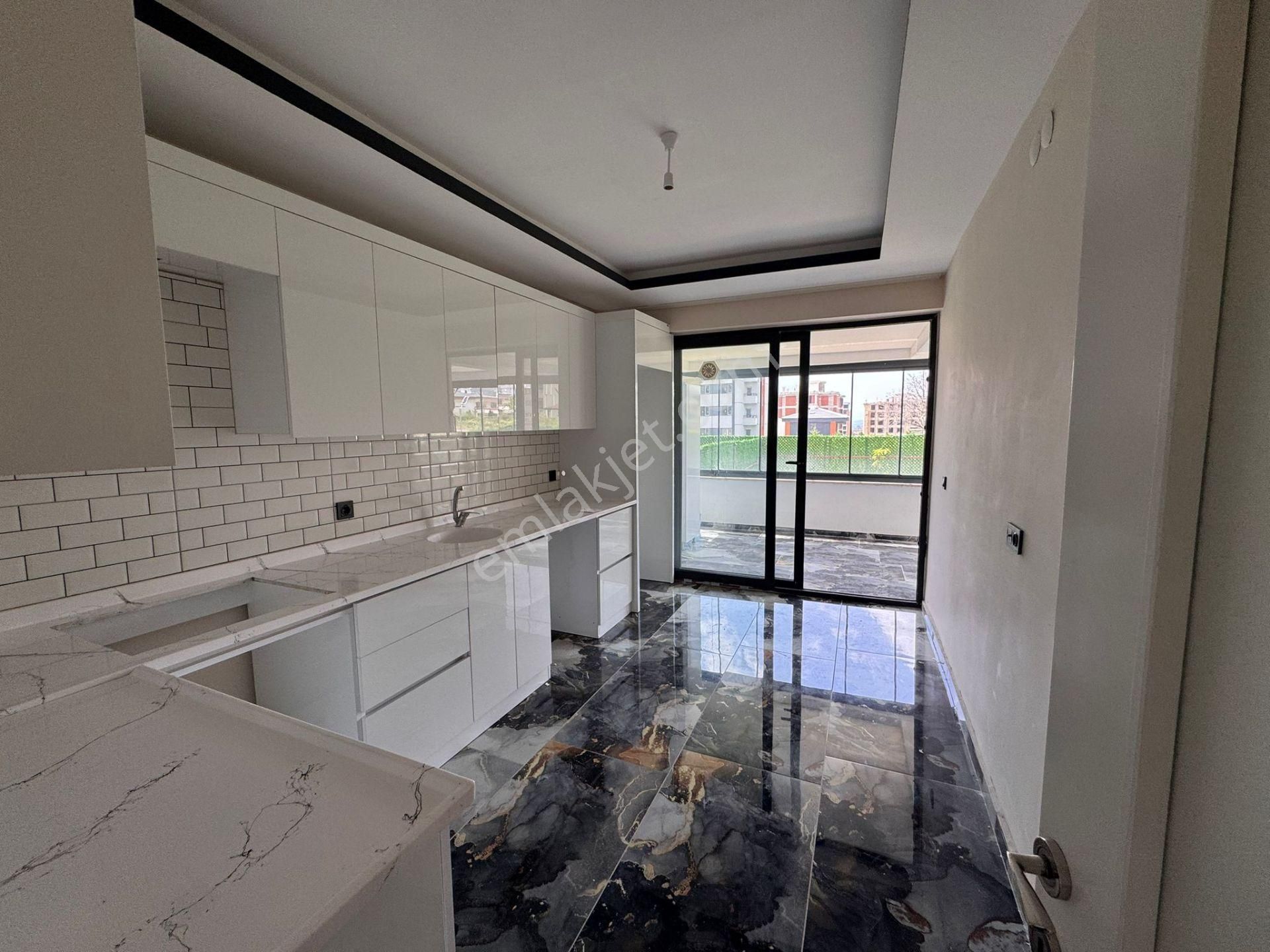 Güneşli'de 3+1 Ultra Lüks 100m2 Bahçeli Bahçe Katı Kiralık Daire