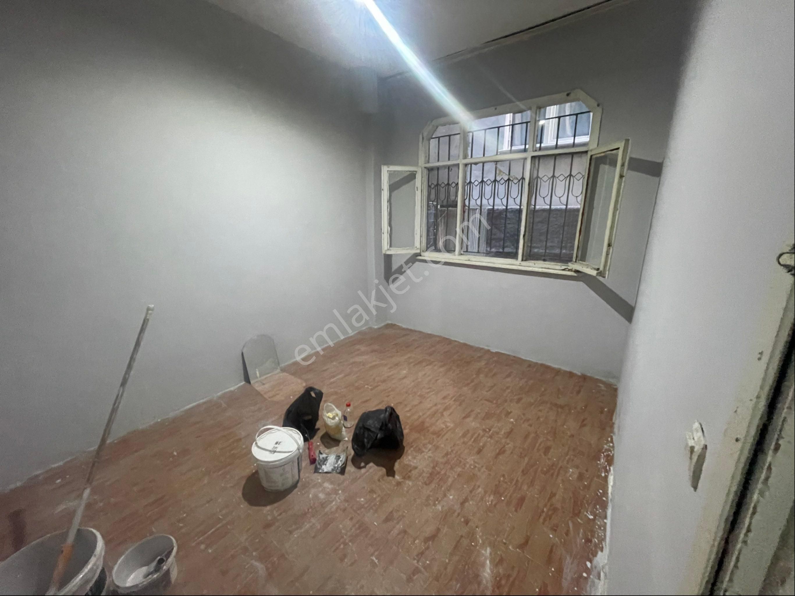 Emir Emlak'dan 1+1 Dogalgaz Sobalı Yüksek Giriş Daire Yerli Yabancı Ailelere Metroya 5 Dk Yürüme