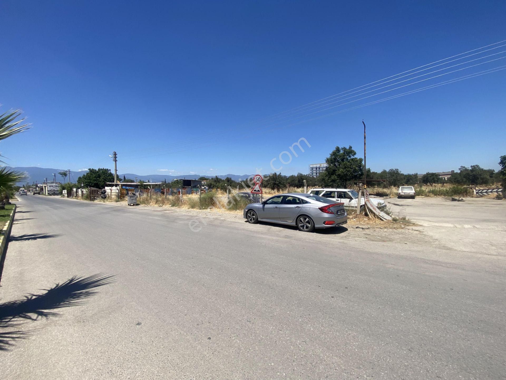 Burhaniye De Satılık 1387 Metre Kare Ticari İmarlı Arsa. Yola Cepheli.