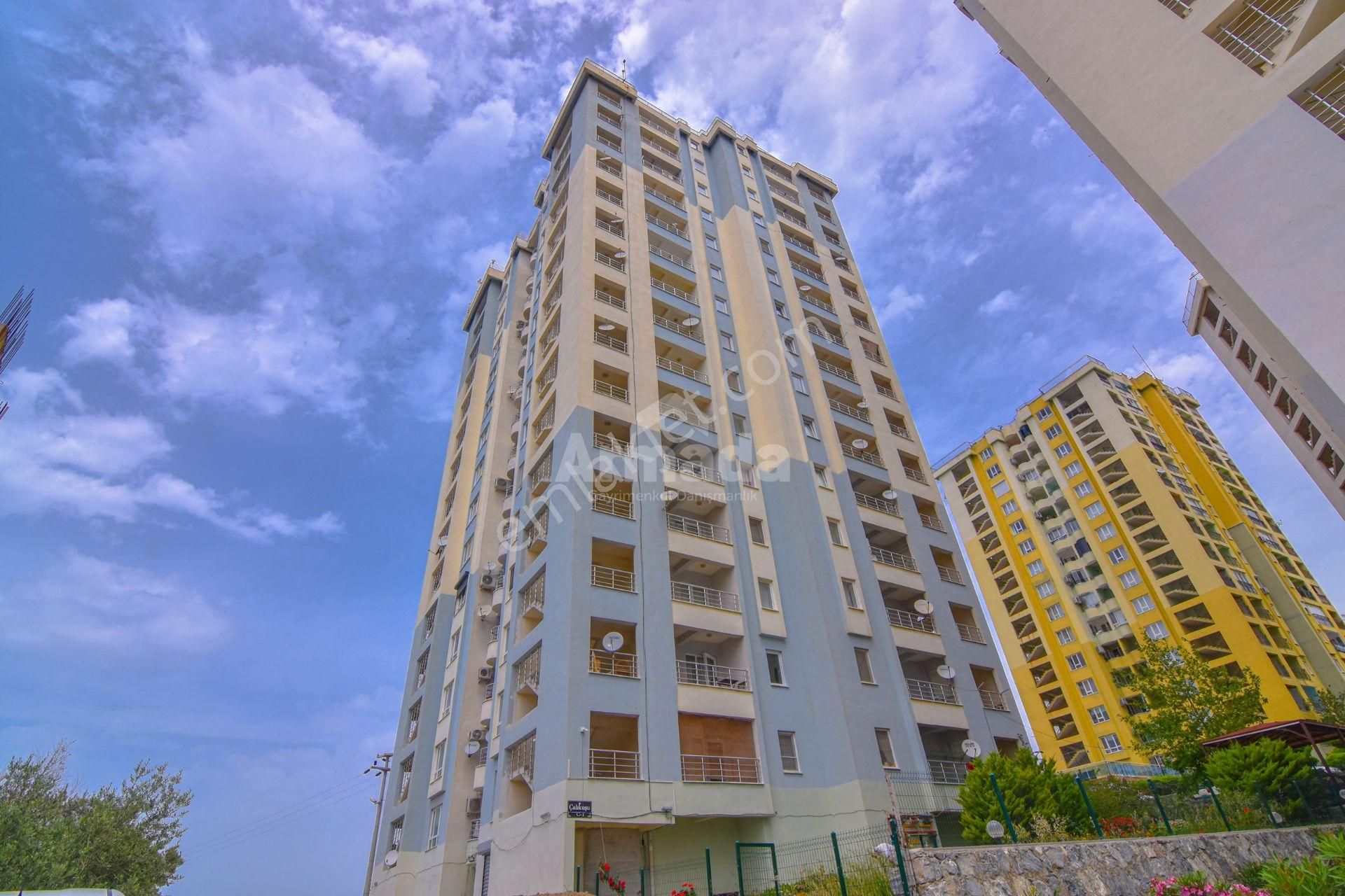 Kuşadası Uydukent'te Bakımlı, Doğa Manzaralı Kiralık 2+1 Daire