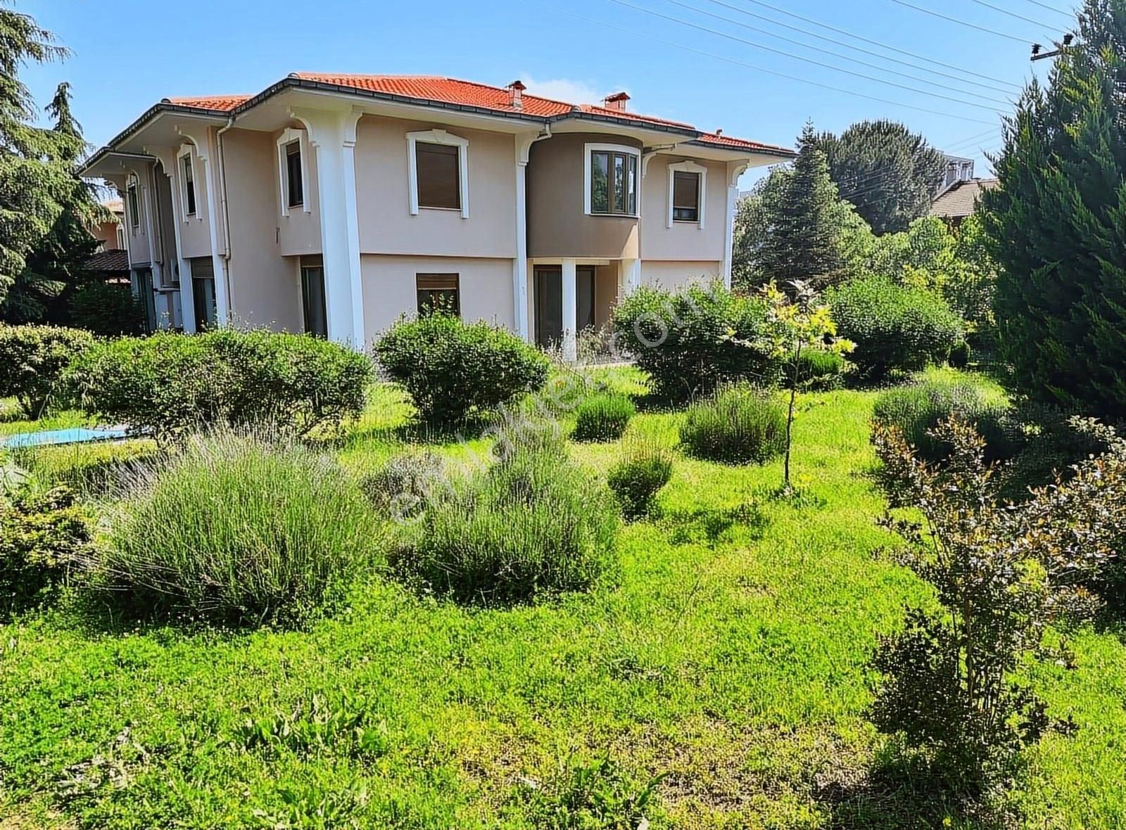 Şehir Merkezin De Doğa İle İç İçe Satılık Na Tamam Villa