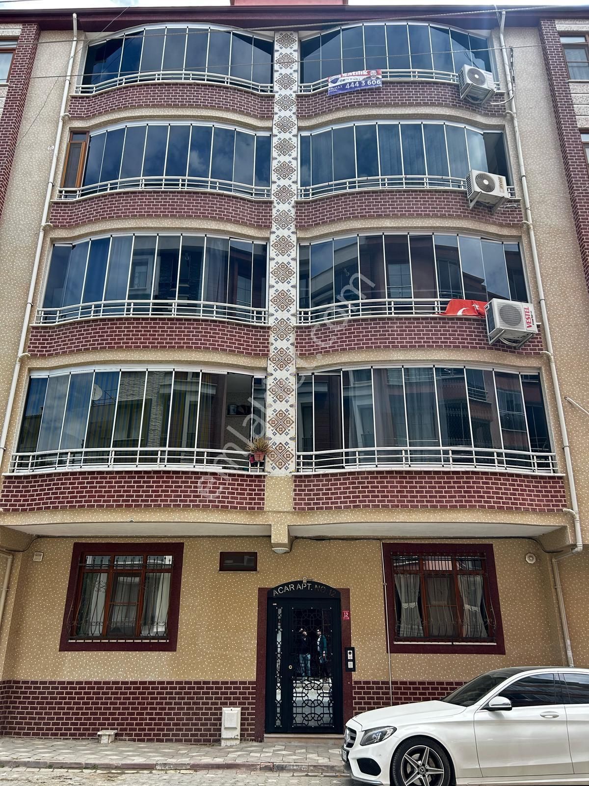 Edremıt Pazartesı Pazarında Satılık 3+1 Daıre