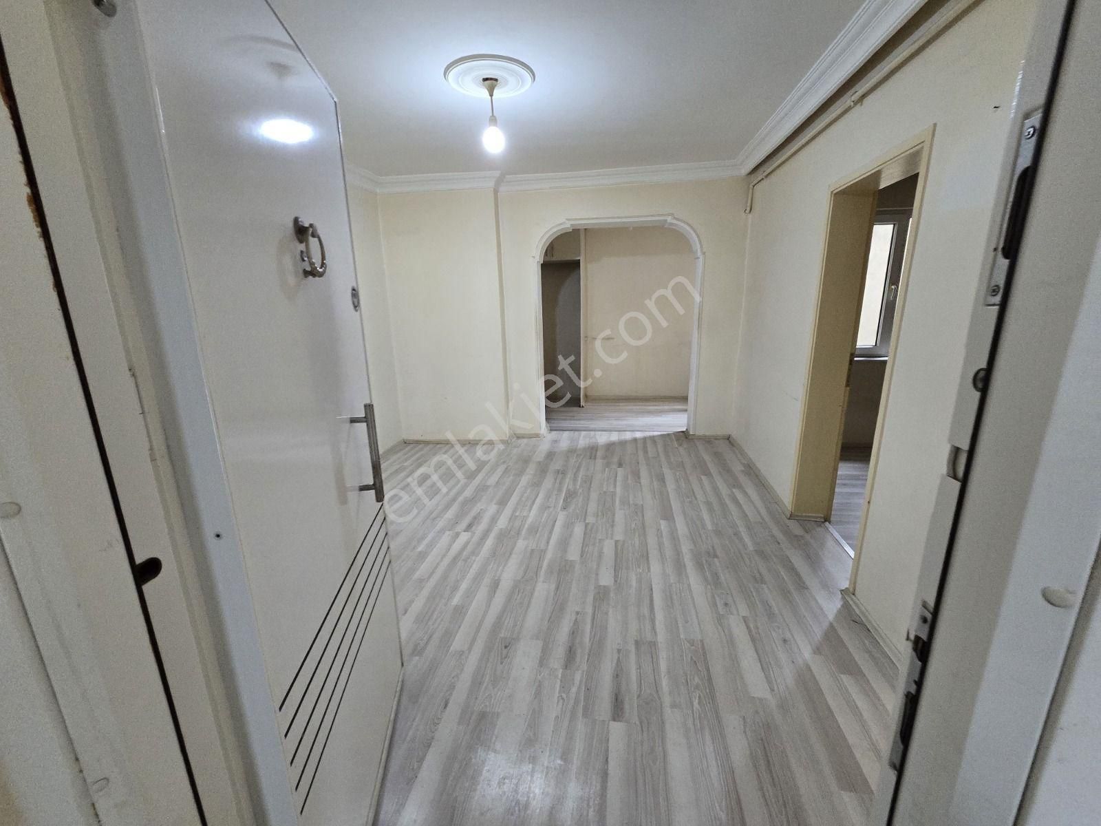 Dikkaldırım'da Merkezi Konumda 2+1 Geniş Ve Ferah Daire