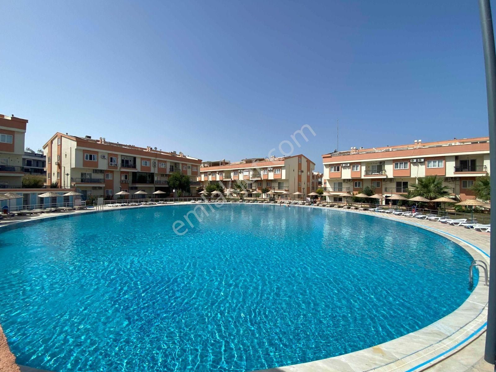Didim Hisarda Havuzlu Sitede Satılık 3+1 Arakat Eşyalı Daire