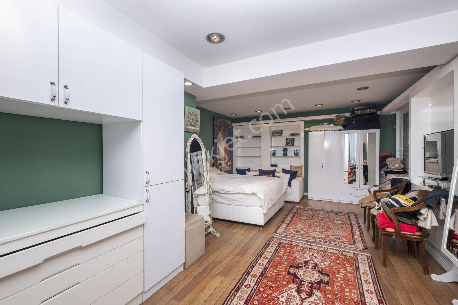 Etiler Cengiz Topel Caddesinde Nezih Apartmanda 3+1 Ters Dubleks - Görsel 23