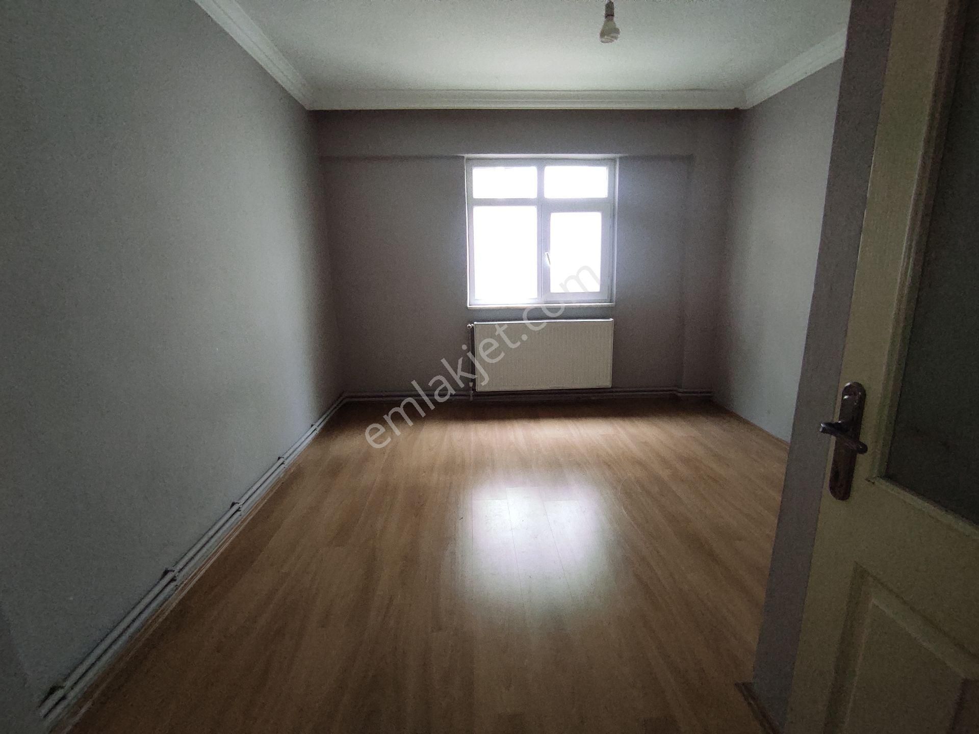 Truva// Uğur Gök'ten Bayındır İlkokulu Yanında Kirlık 2+1 Daire