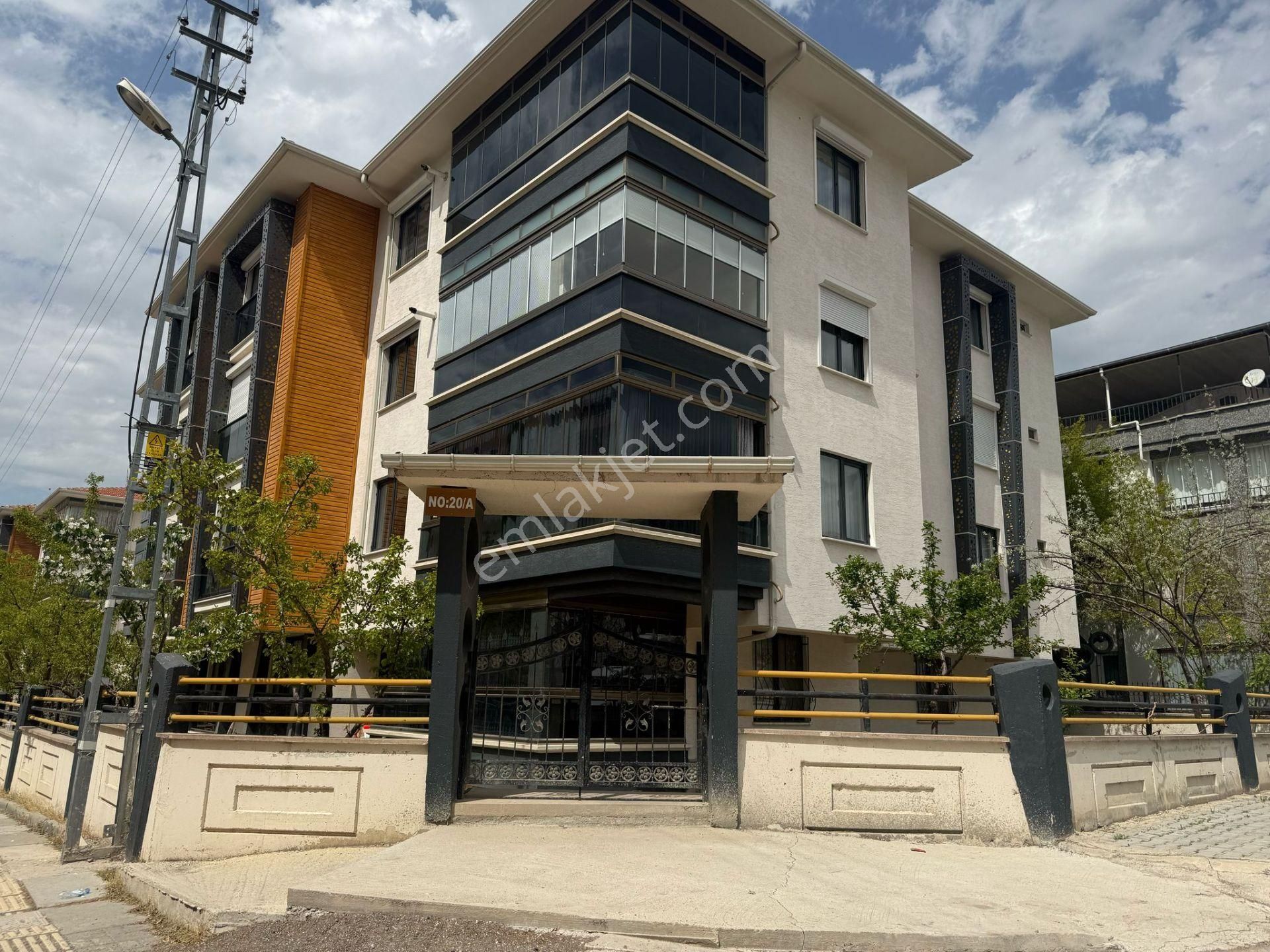 Gordion Emlak'tan Şehitlik Mahallesi 4+1 Yapılı Masrafsız - Görsel 2