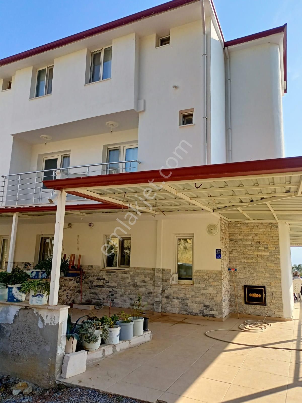 Kuşadası Soğucak'ta Full Deniz Manzaralı 6+2 Satılık Villa