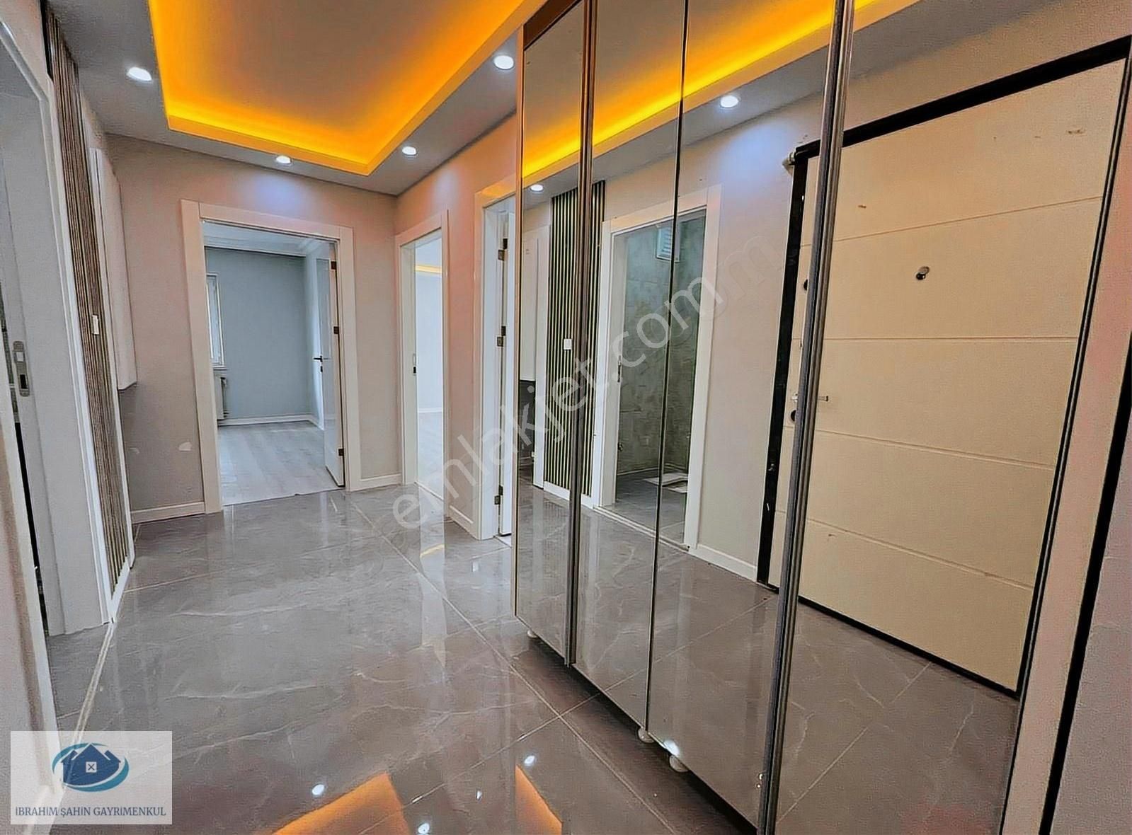 Etimesgut Topçu Mahallesi'nde Satılık 3+1 Full+full Yapılı Daire