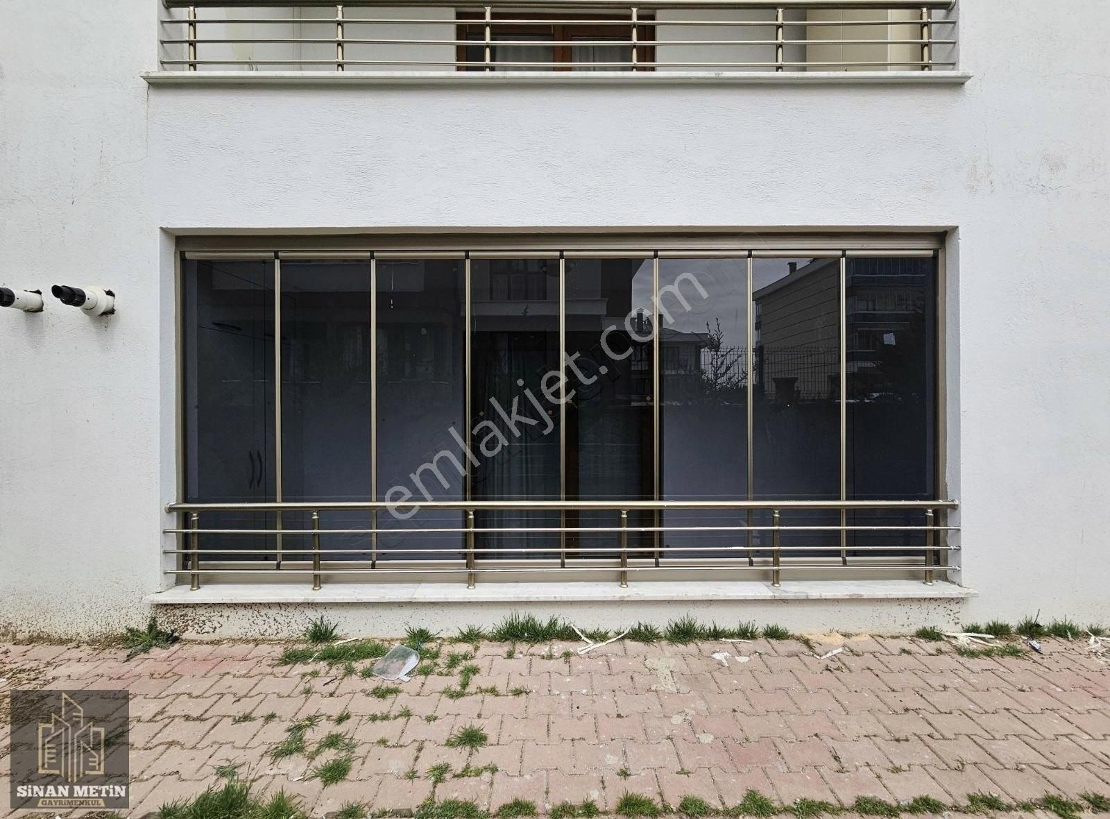 Şafak Caddesinde 1+1 Kiracılı Araç Takasına Açık Eşyalı Daire