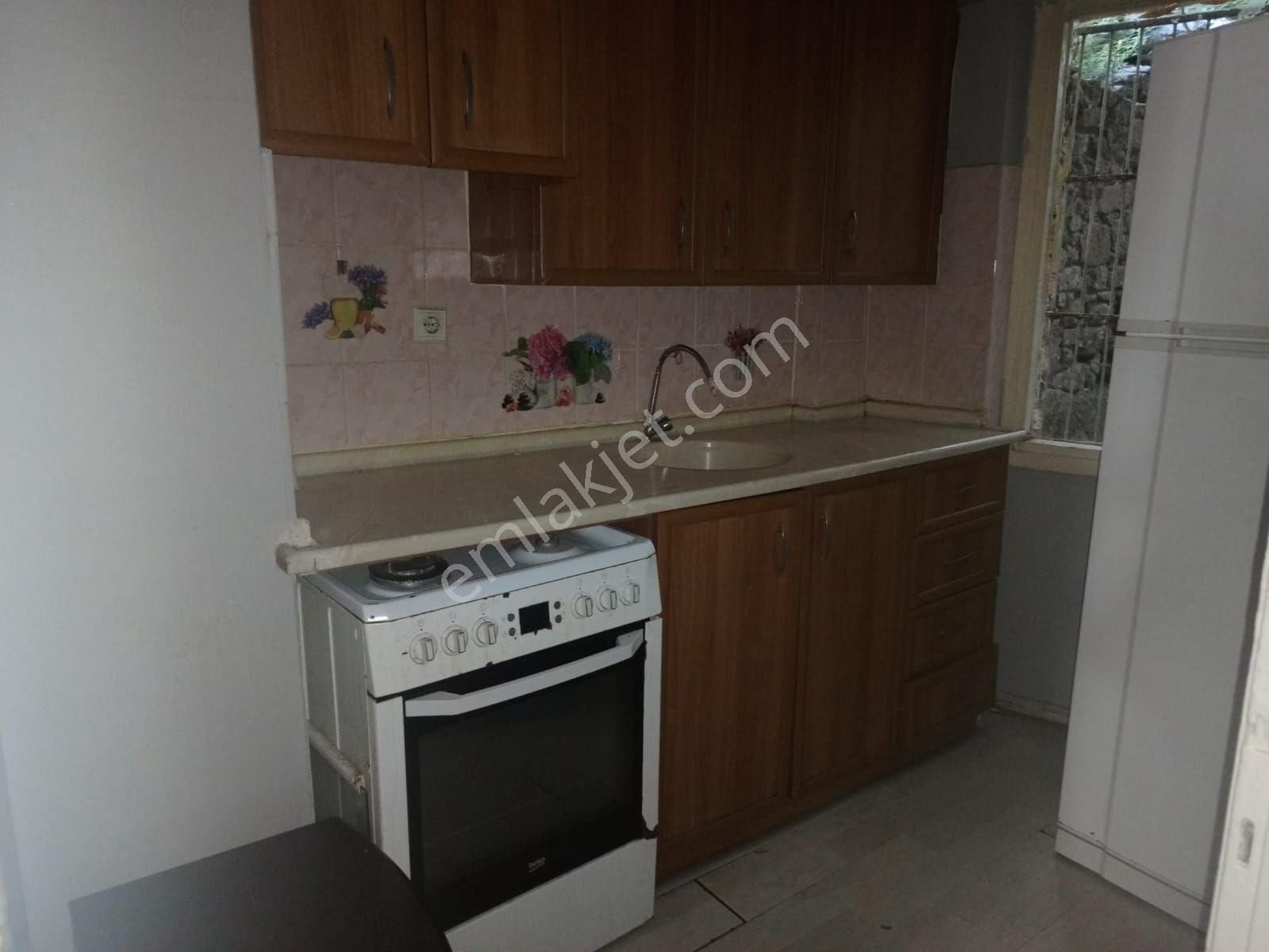 Halilrıfat Paşa Caddesinde Arakat 2+1 Satılık