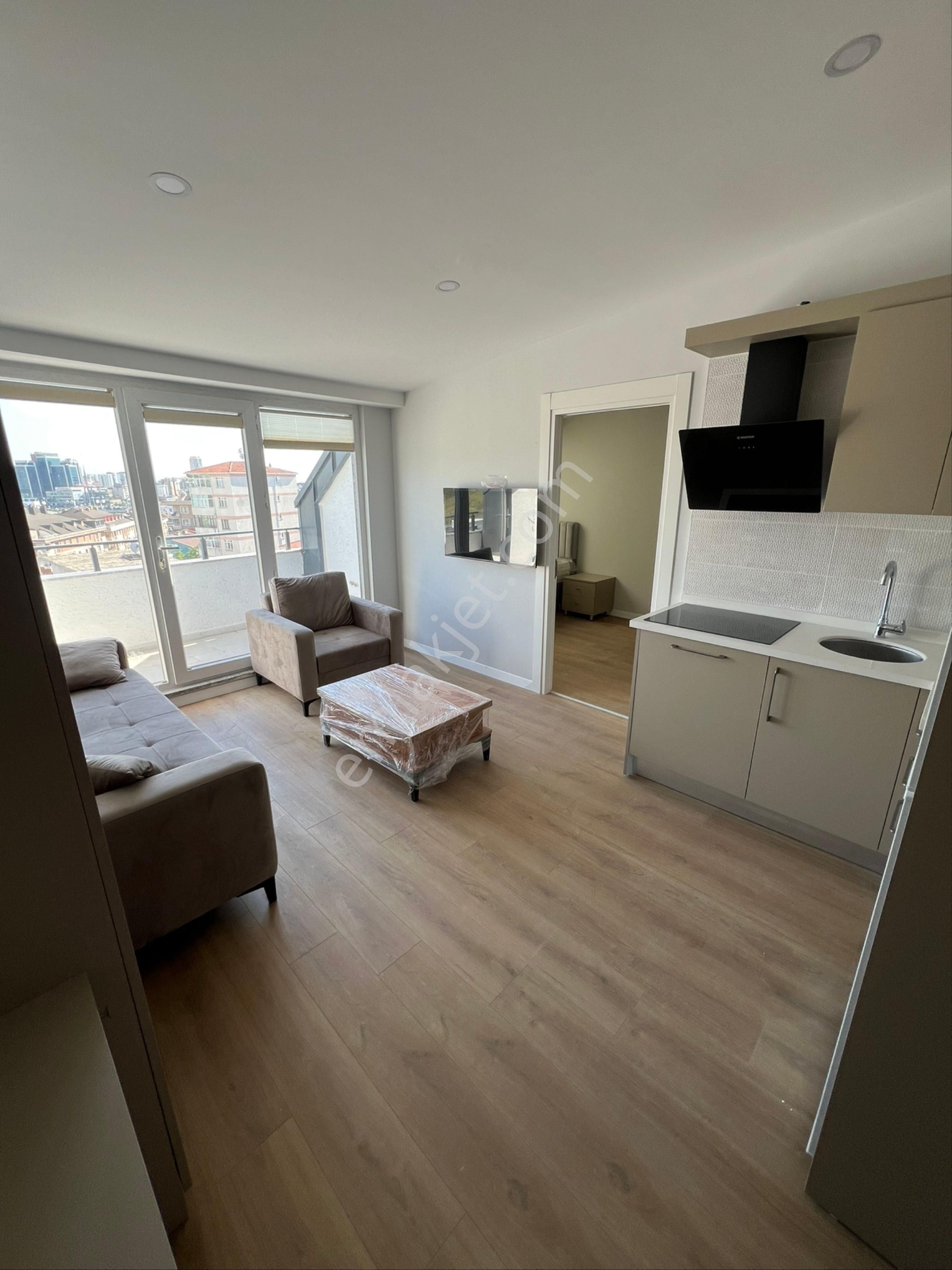 Aydınevler'de Kiralık Eşyalı 1+1 Sıfır Bina,otopark,havuz,güvenlik