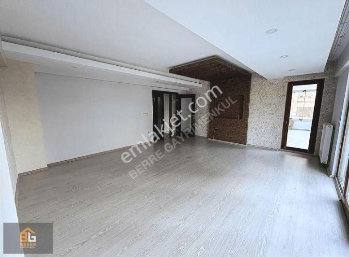 Berre Gayrimenkul'den Çobanlı Tramvaya Cephe Kiralık Geniş 3+1