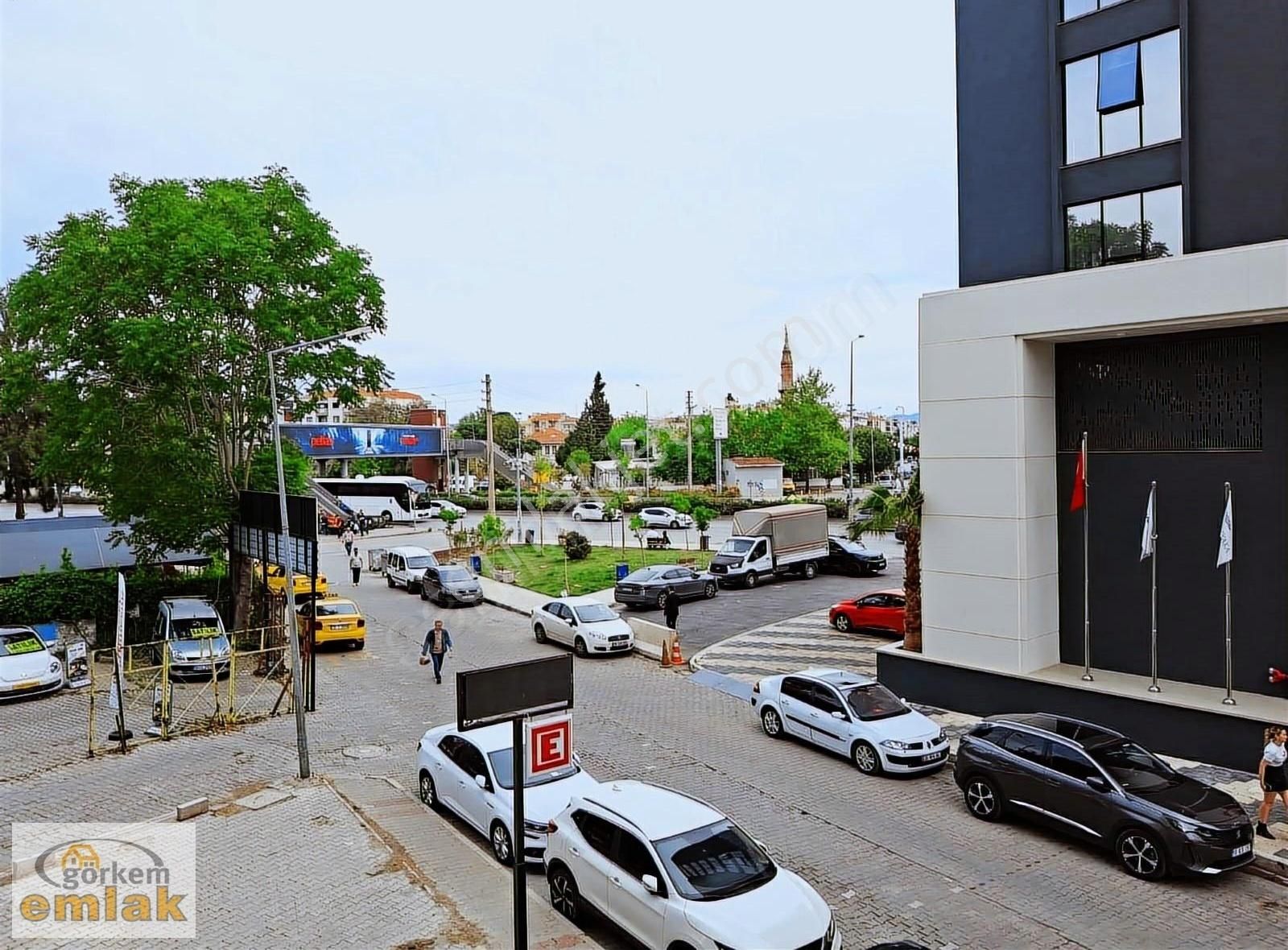 Soğukkuyu'da Satılık Köşe 3+1. Karşıyaka Plaza Karşısı.kod: 1725