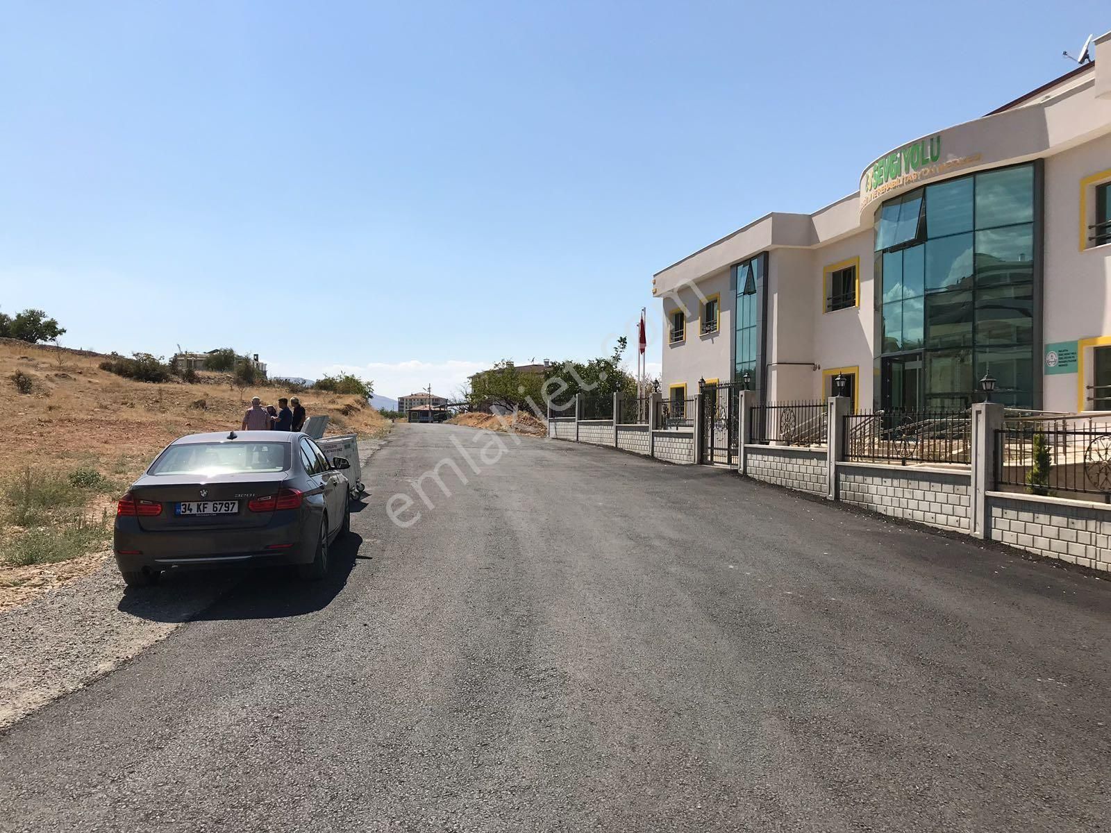 Malatya Yeşilyurt Tecde'de 1.086m2 İmarlı Satılık Köşe Arsa