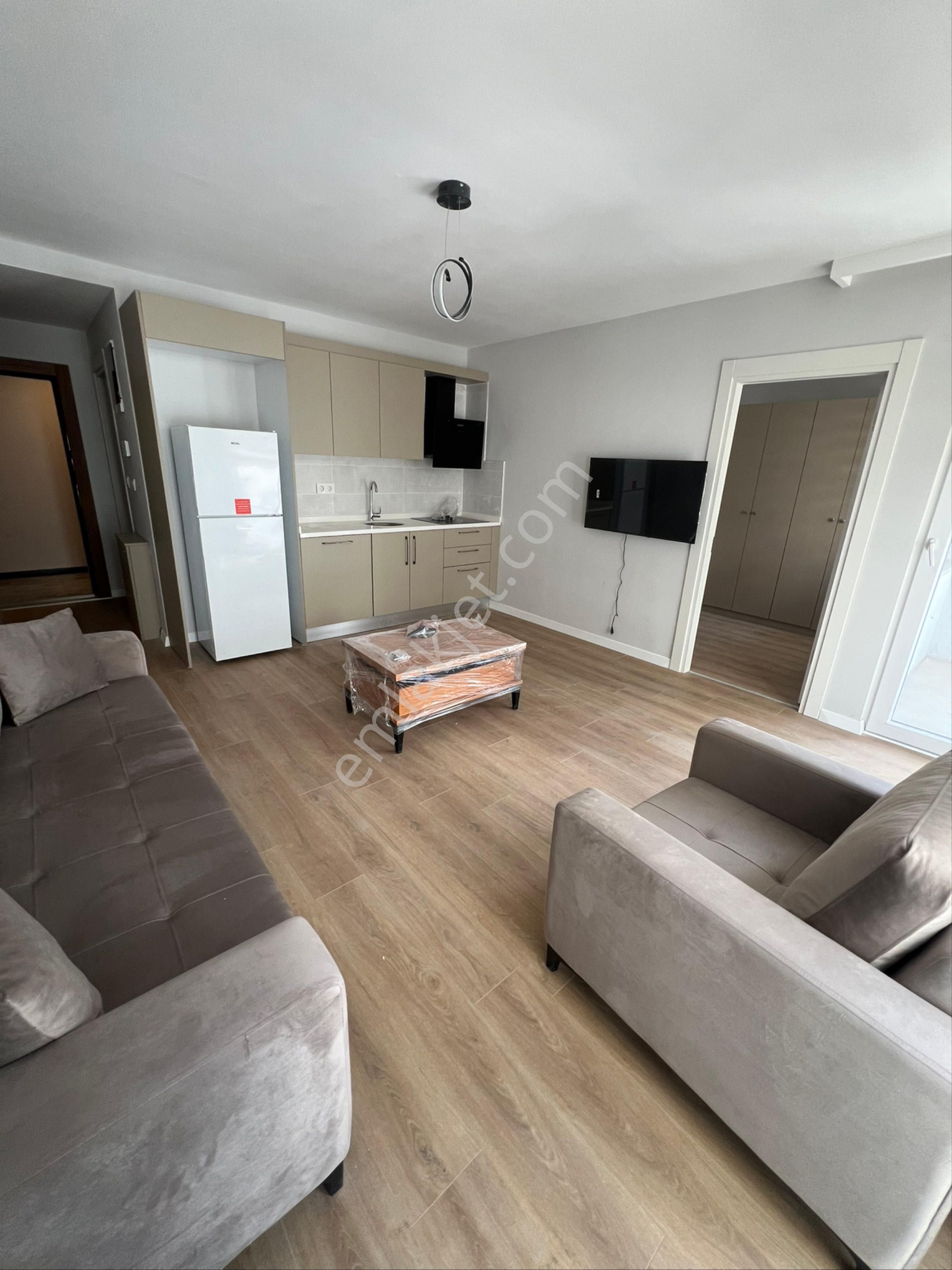 Aydınevler Kiralık Eşyalı 1+1 Balkonlu Sıfır Bina,otoparklı,havuzlu,güvenlikli