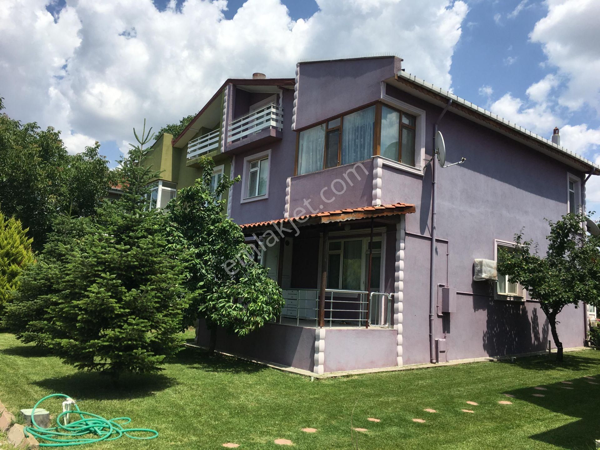 Özsoy Emlak Edirne'den Birinci Kent Villalarında 6+1 Kelepir Satılık Villa