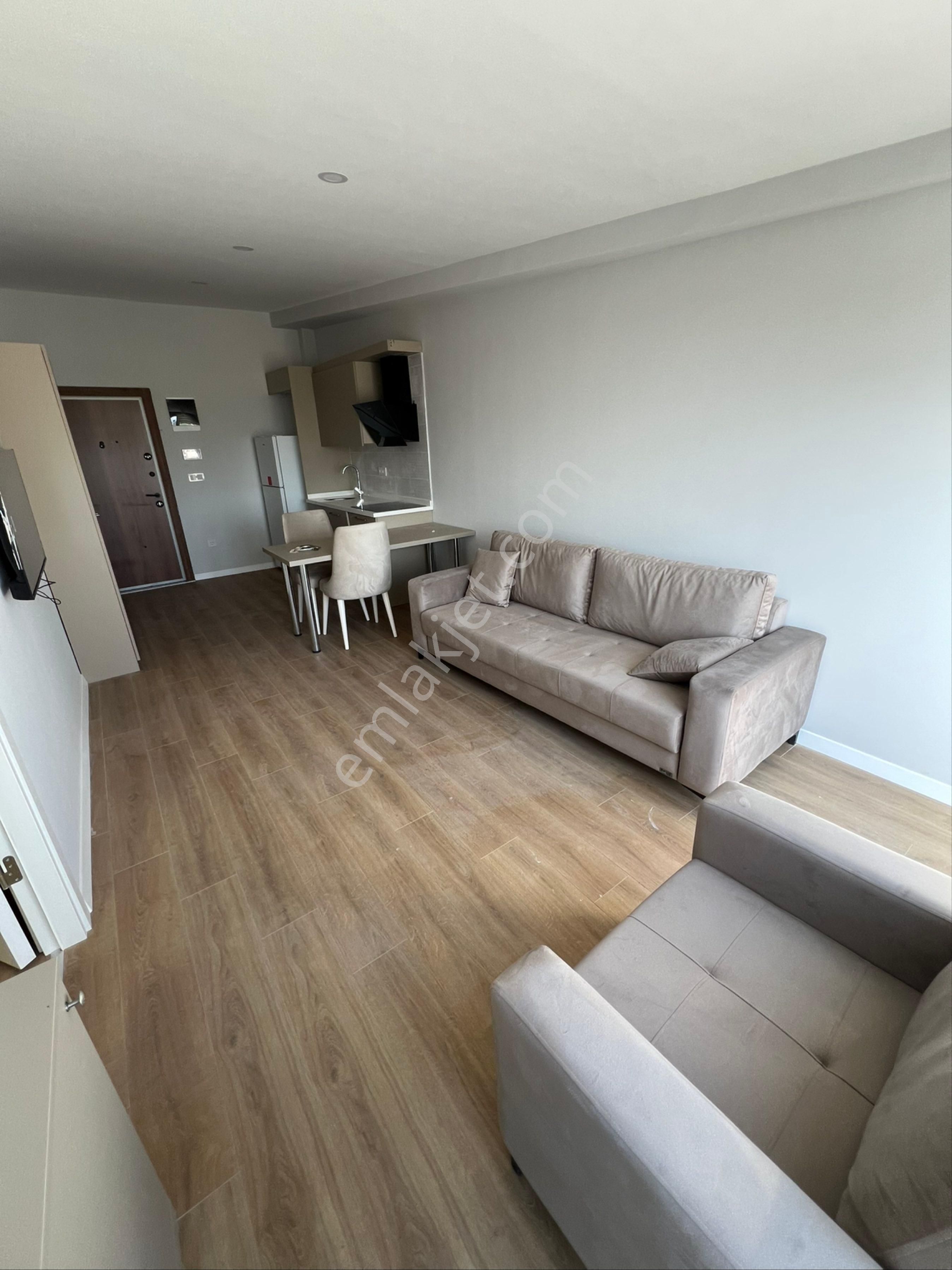 Aydınevler Kiralık Eşyalı 1+1teraslı Sıfır Bina,otoparklı,havuzlu,güvenlikli