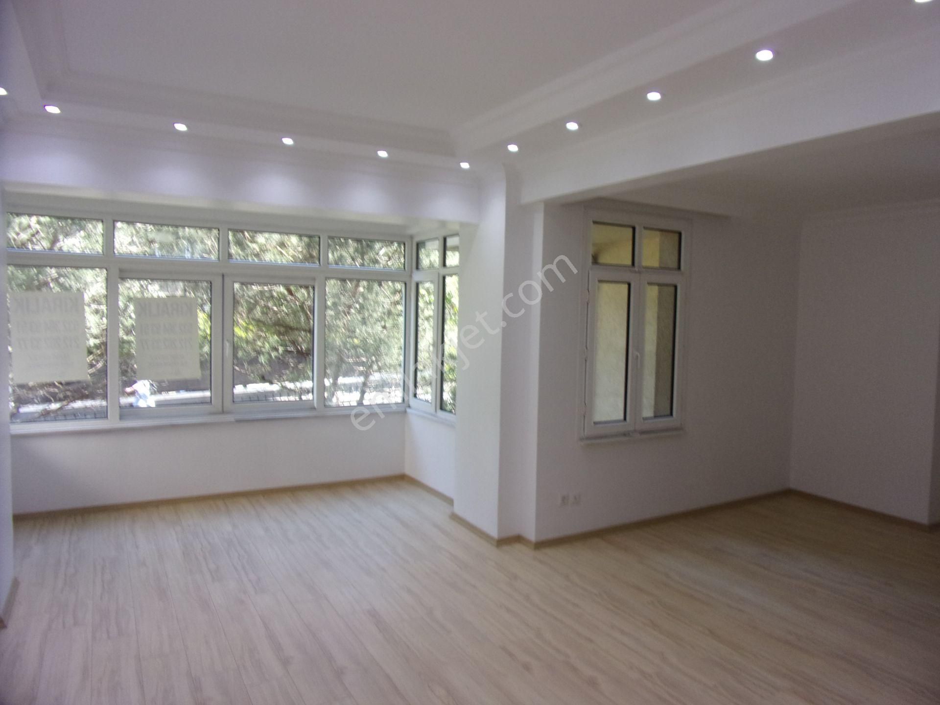 Tarabya Sanatçılar Sitesinde 2+1 120 Met Sıfırlanmış Kiralık Daıre