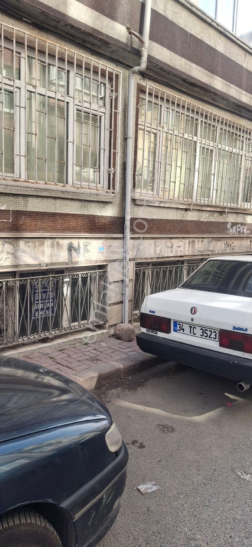 Hırka İ Şerif Mahallesi Uzunyol Sk 2+1 Yarı Bodrum Daire 1.350.000 Tl