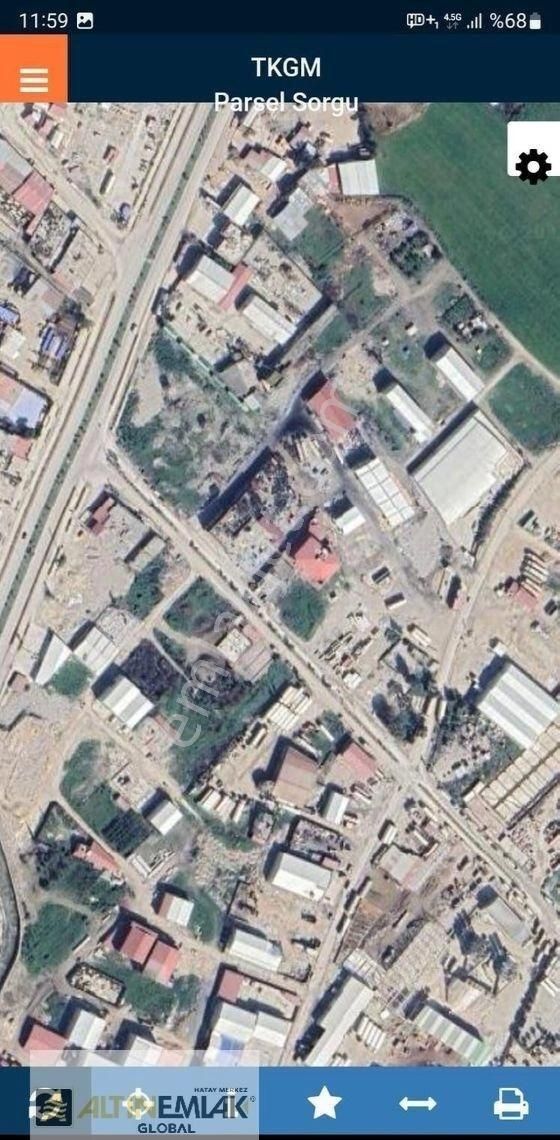 Sanayinin En Büyük Caddelerinden Birinde