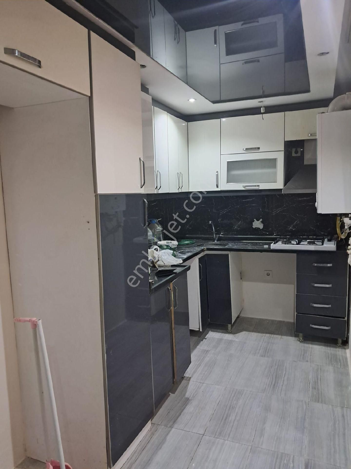 Mehterçeşme'de Metrobüse Yakın Yeni Binada Ultra Lüks Temiz Daire