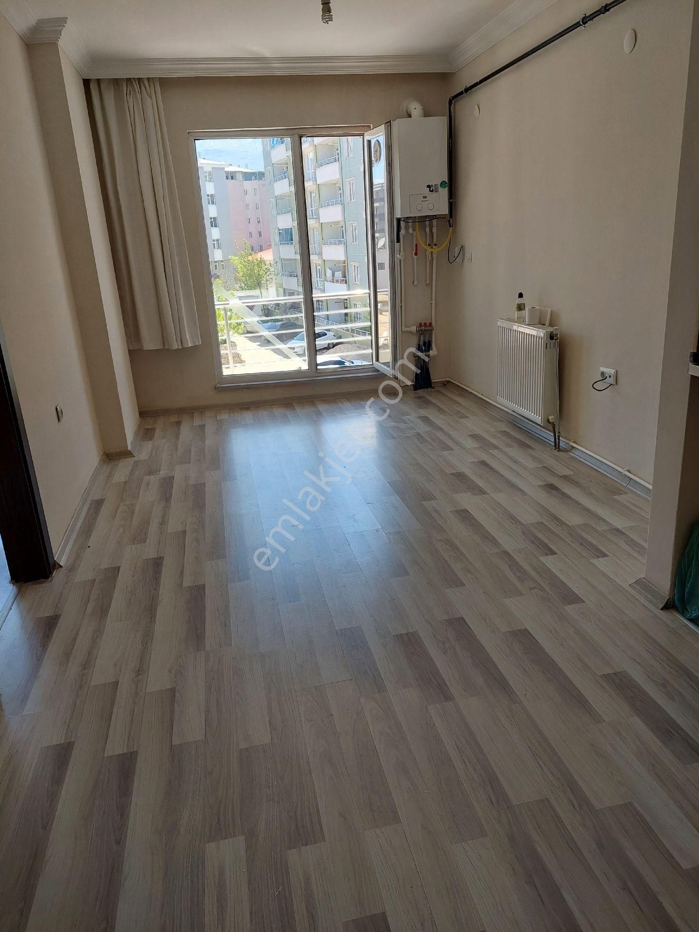 Kiralık 1+1 Balkonlu Ful Güneş Gören Önü Açık Daire