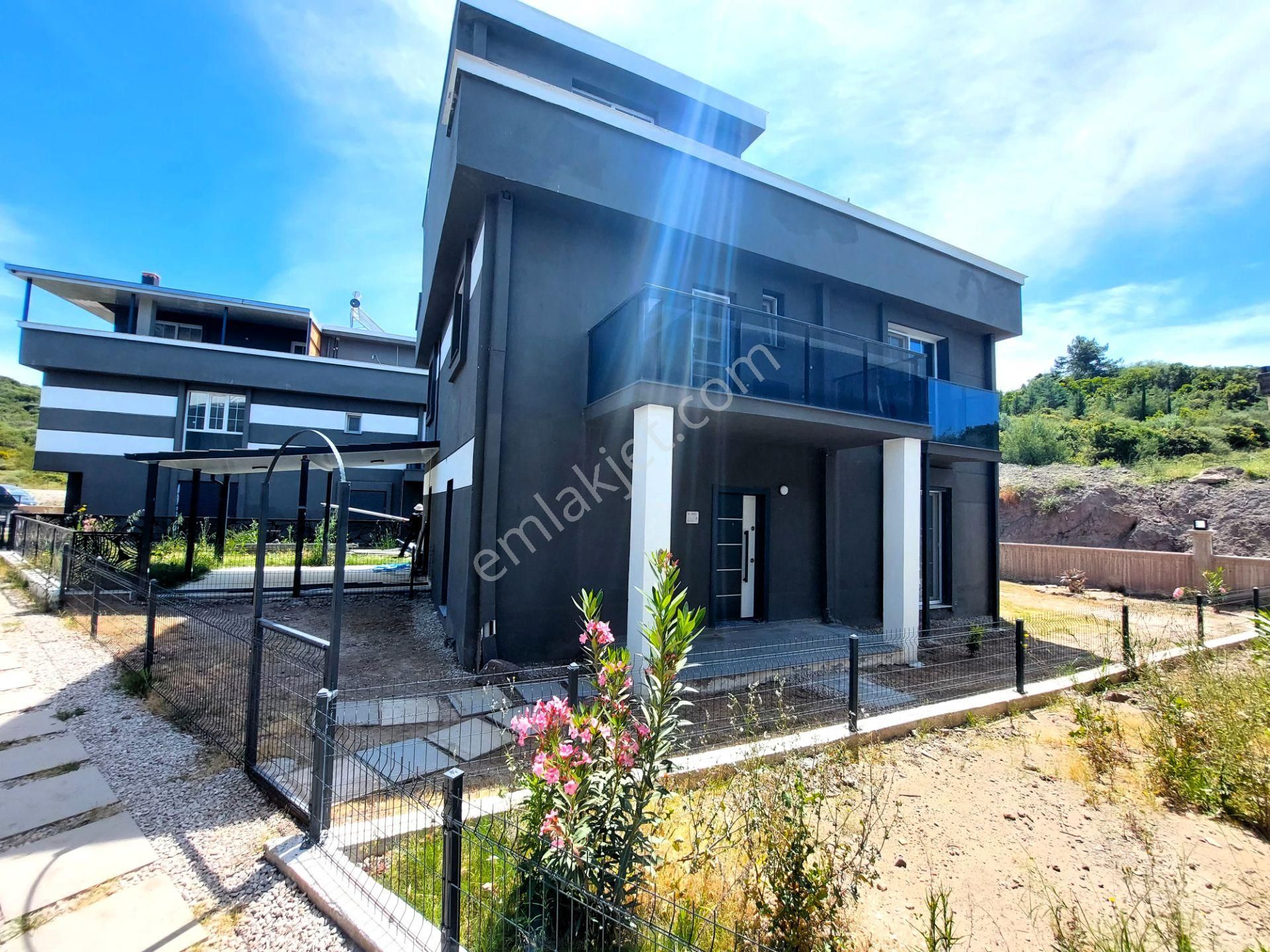 İzmir Seferihisar Payamlı Da Satılık Tribleks Yazlık Villa 3+1
