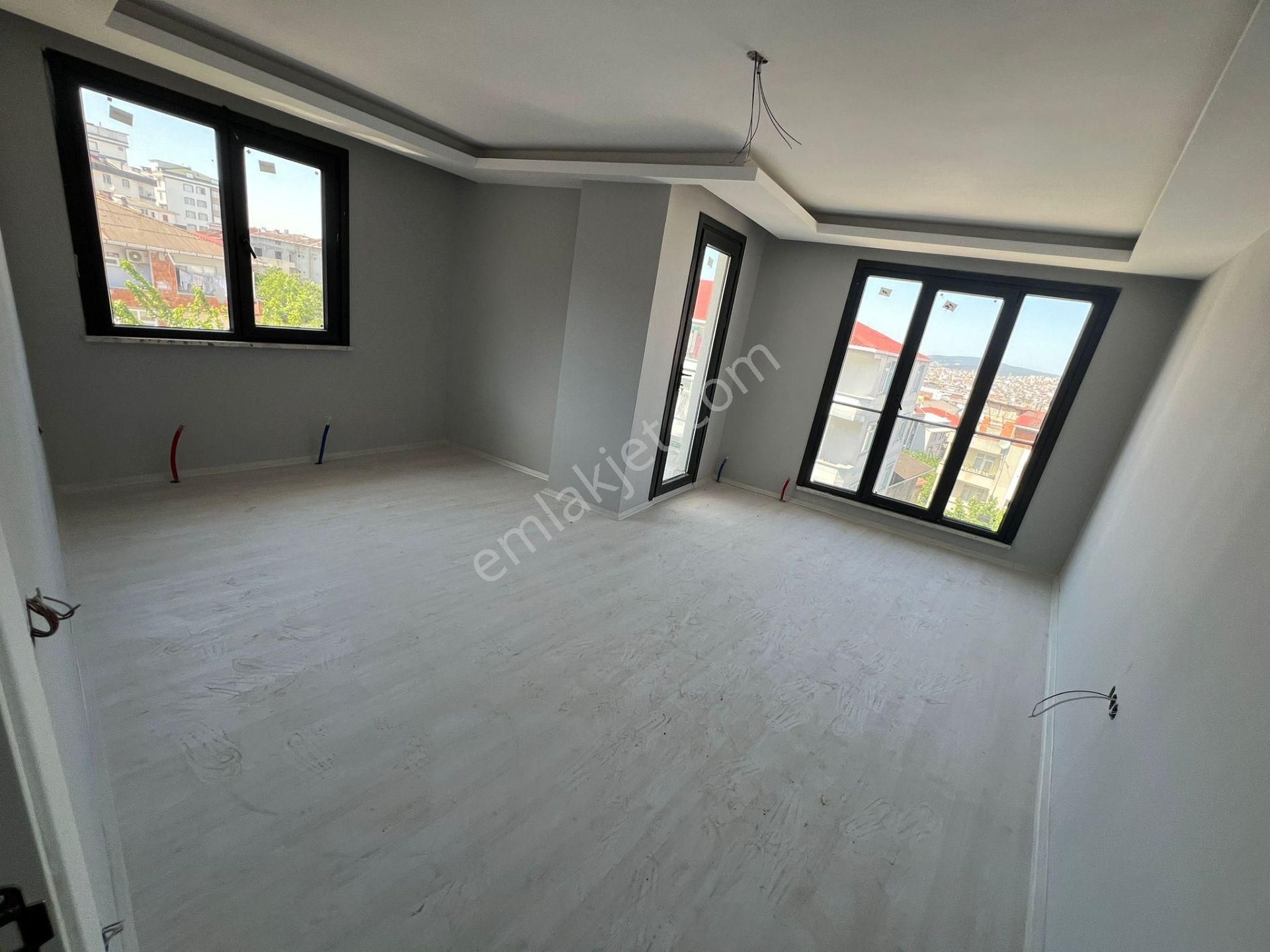 Sultanbeyli Fatih Mah. Çok Geniş 170 M2 3+2 İki Aile İçin Uygun - Görsel 4