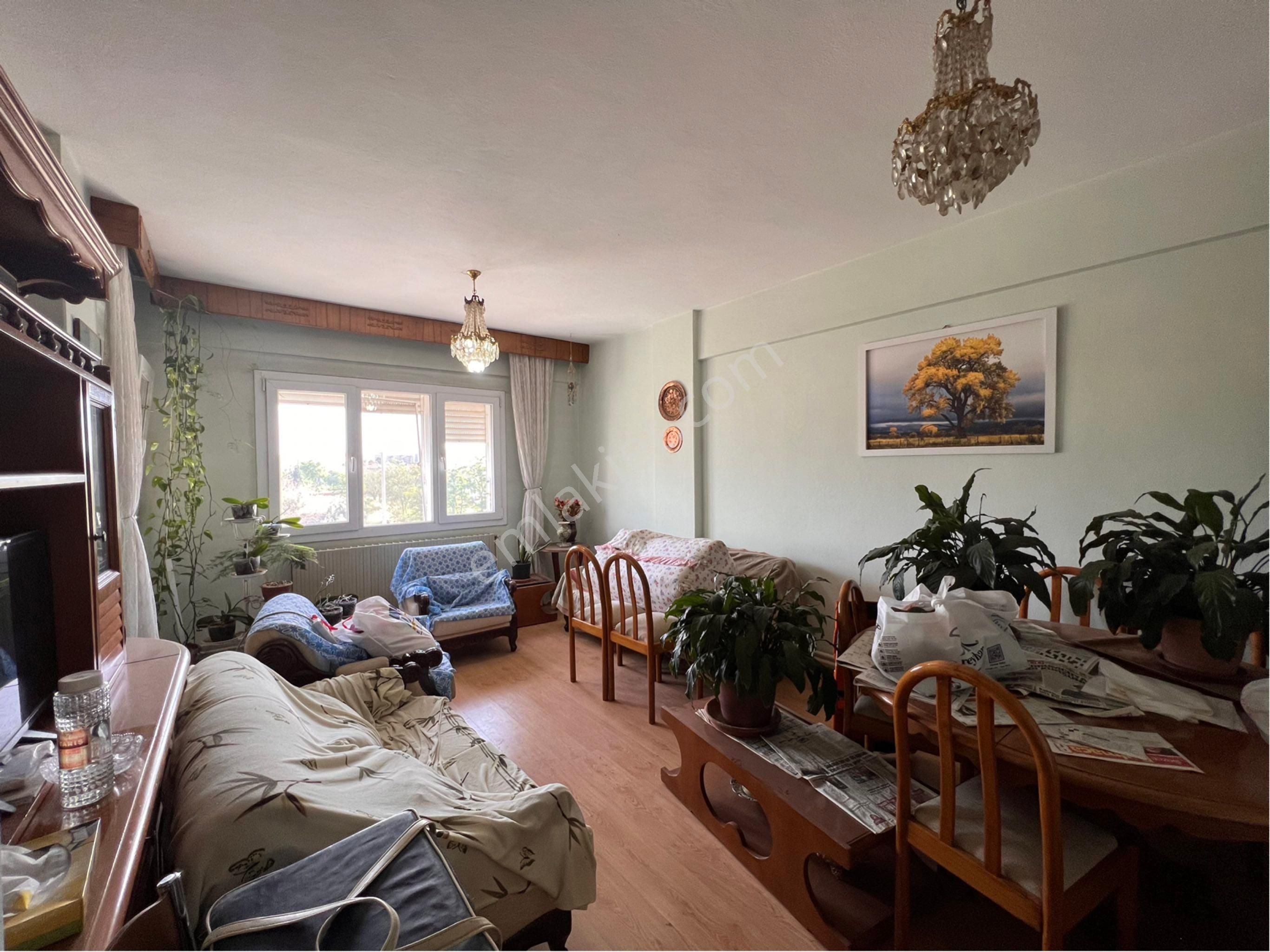 Buca Adnan Kahveci Cd Üzeri Eski Cezaevi Yanı 3+1 120m2 Dgazlı Satılık Daire