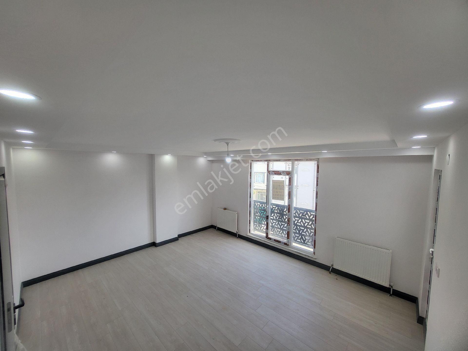 Arnavutköy Nenehatun Mahallesi'nde Otoparklı 2+1 Kullanışlı Daire