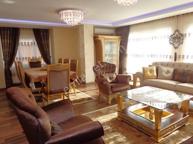 Büyükçekmecede Deniz Manzaralı Kiralık 5+3 Villa