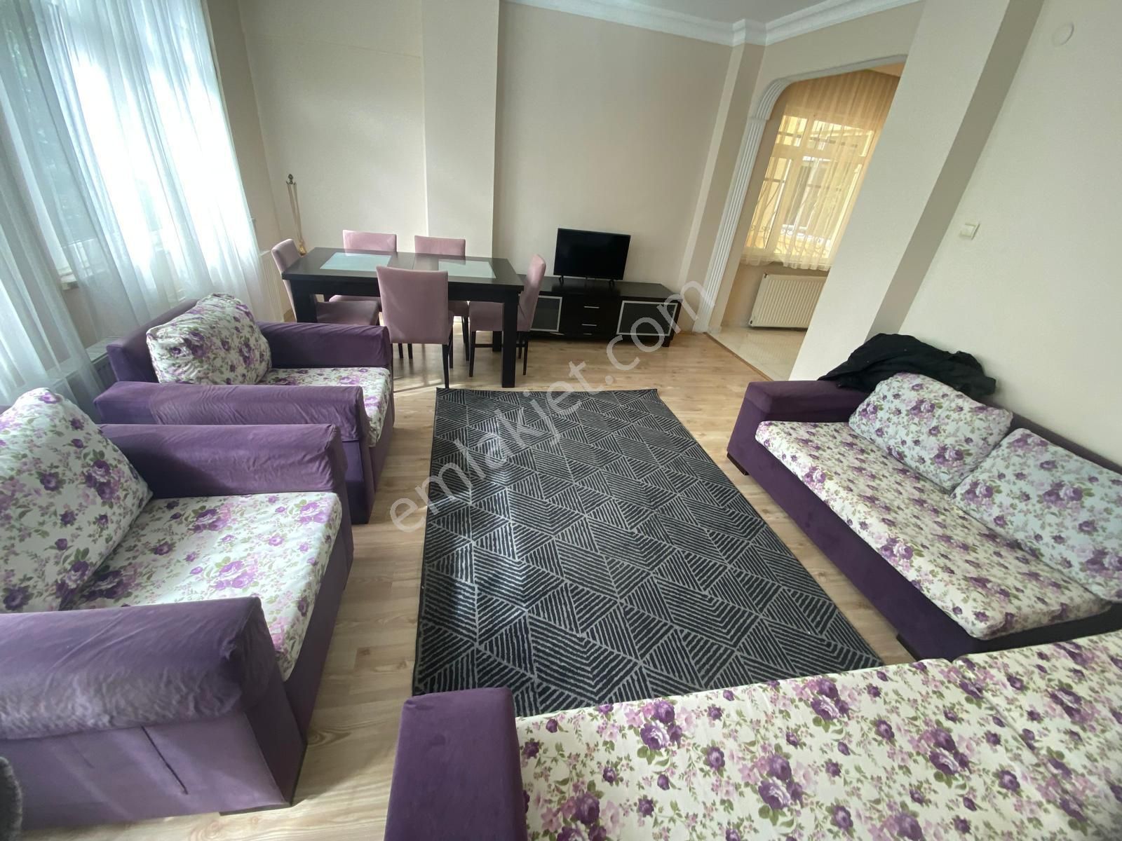 İstanbul House'dan B.evler'de Merkezi Konumda Eşyalı 2+1 Ara Kat