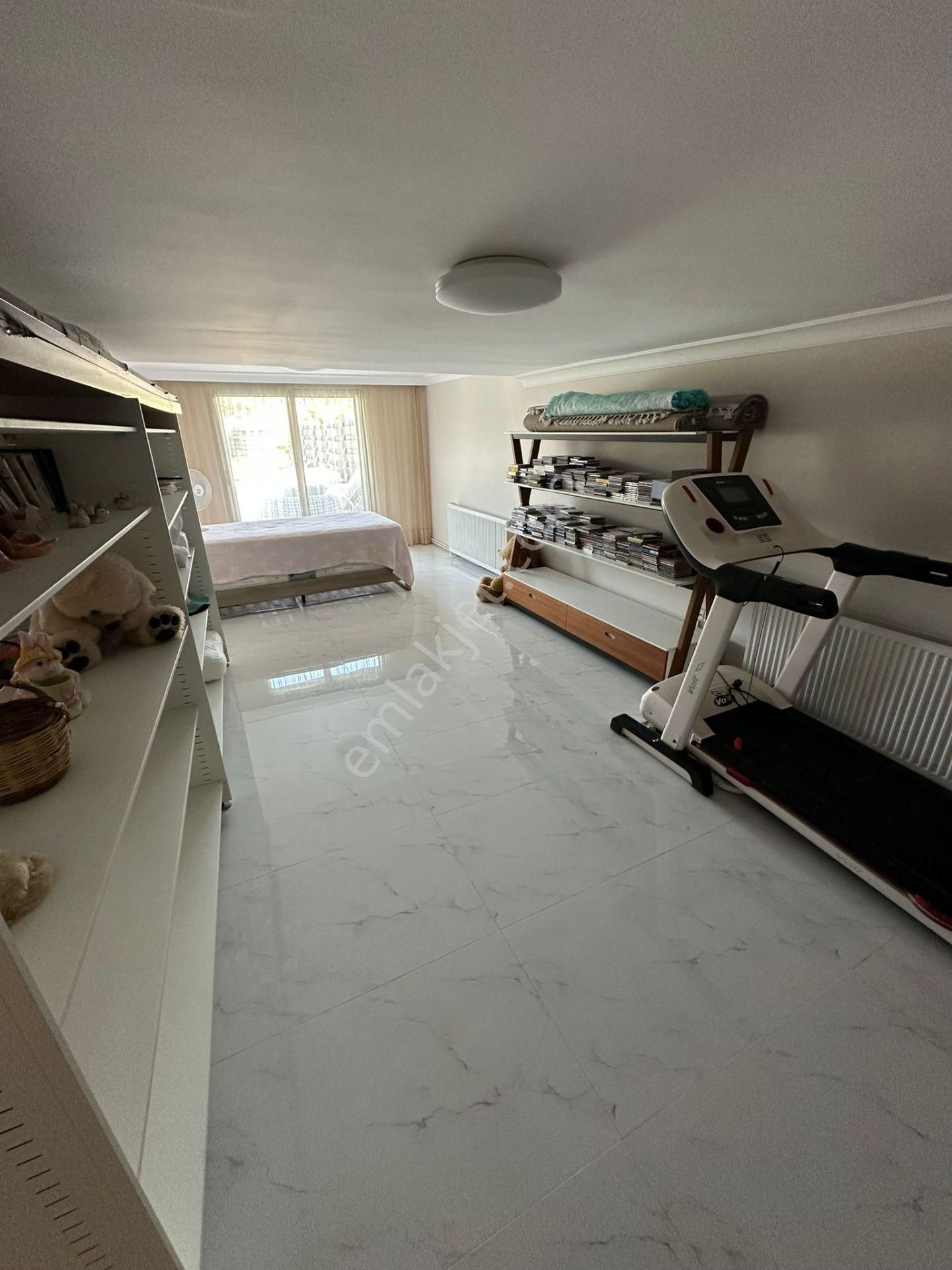 Çeşme Ardıç Paşalimanı'nda Plaja Yürüme Mesafesinde Kiralık Tripleks Villa - Görsel 6