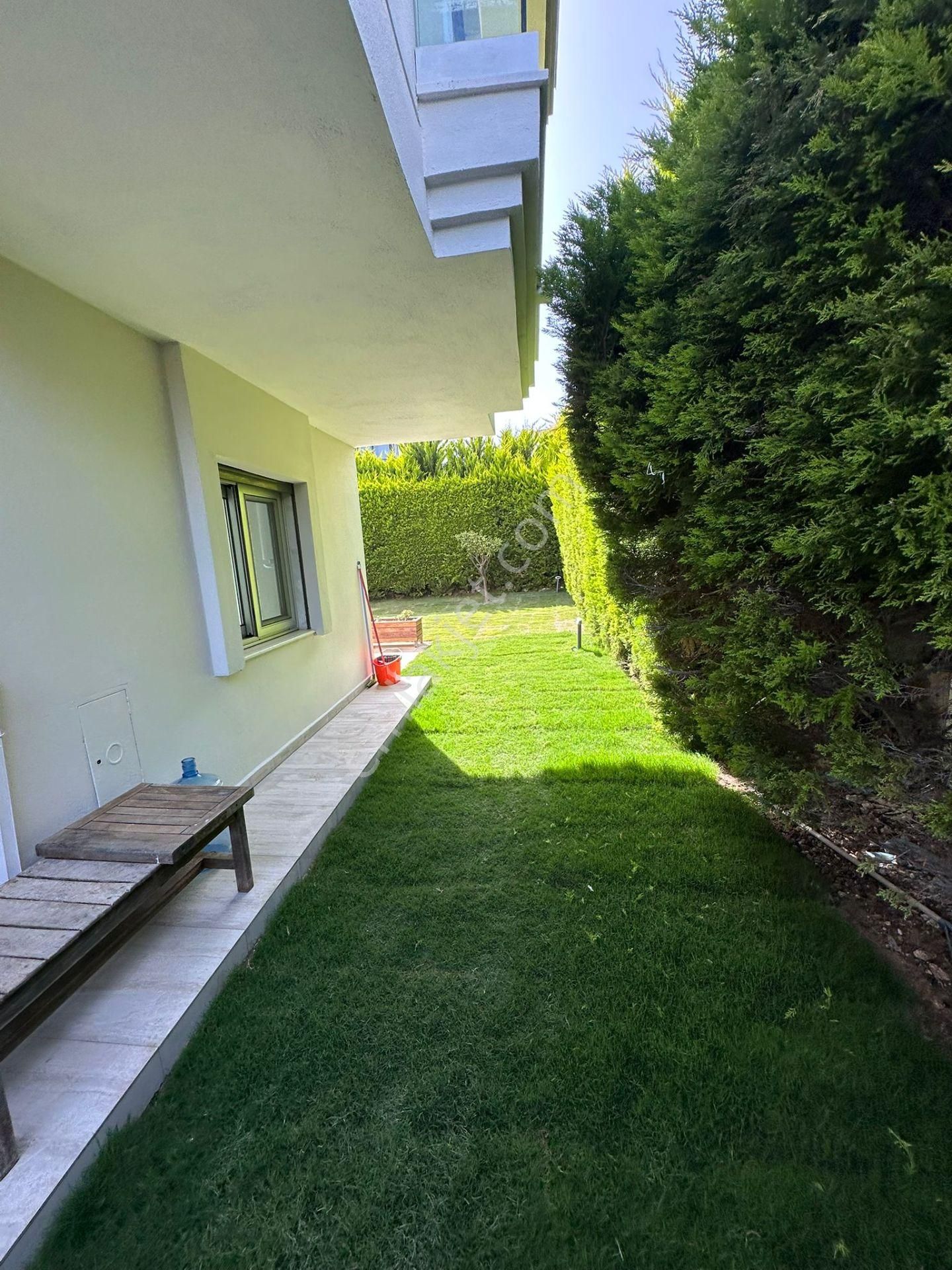 Çeşme Ardıç Paşalimanı'nda Plaja Yürüme Mesafesinde Kiralık Tripleks Villa - Görsel 5