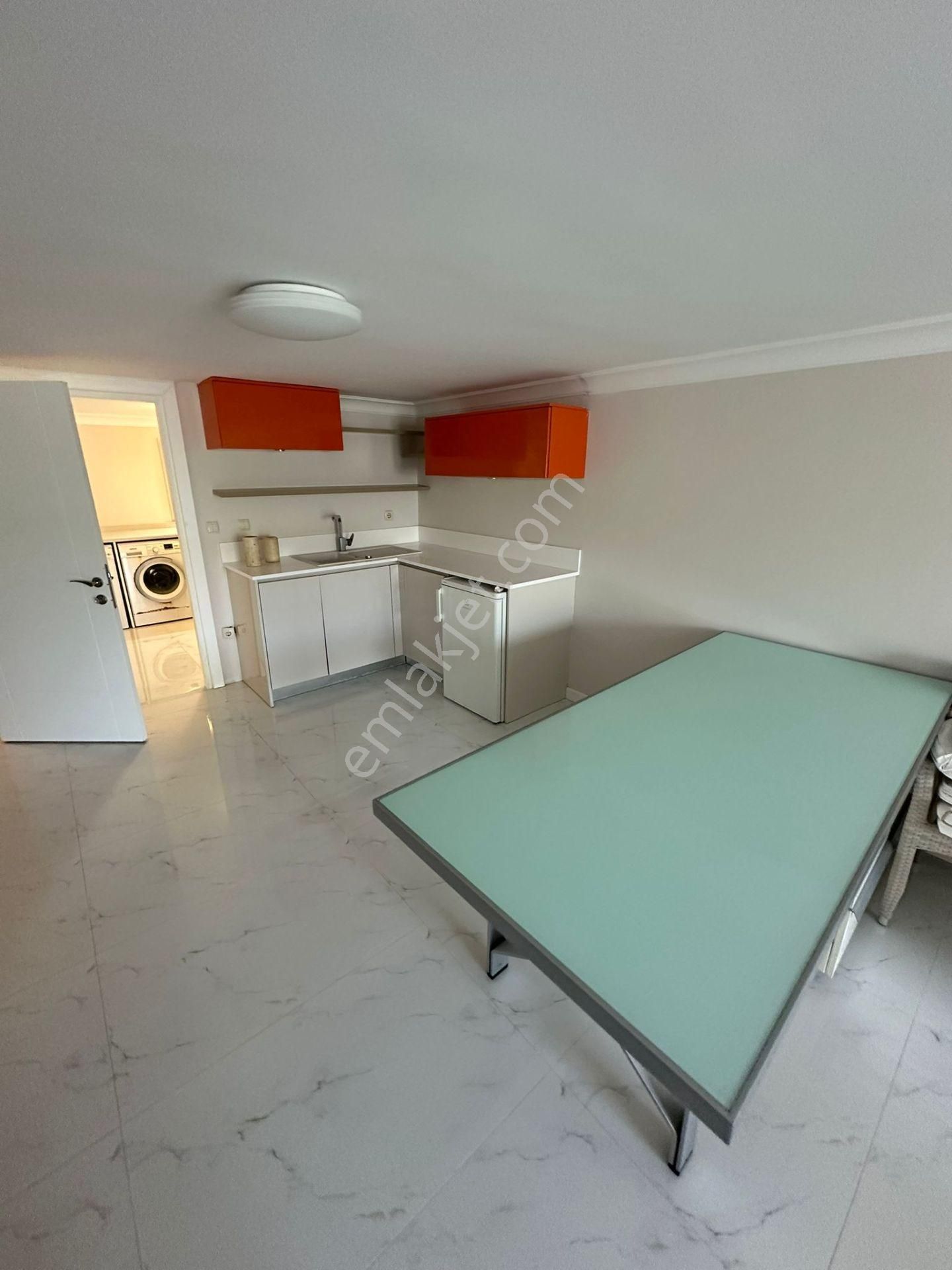 Çeşme Ardıç Paşalimanı'nda Plaja Yürüme Mesafesinde Kiralık Tripleks Villa - Görsel 10