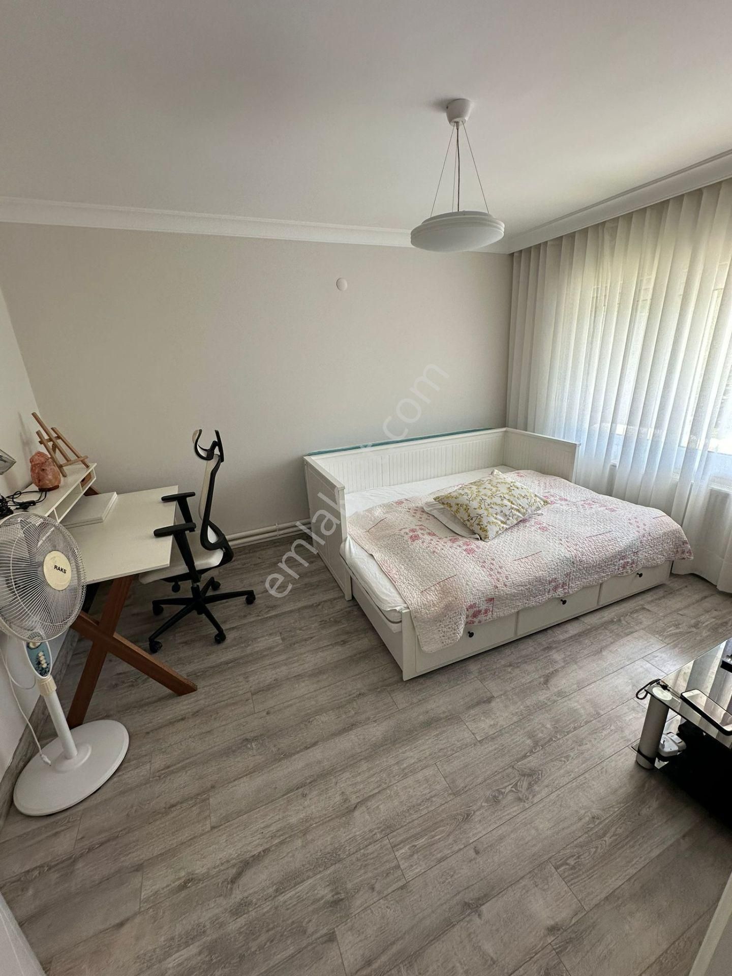 Çeşme Ardıç Paşalimanı'nda Plaja Yürüme Mesafesinde Kiralık Tripleks Villa - Görsel 13