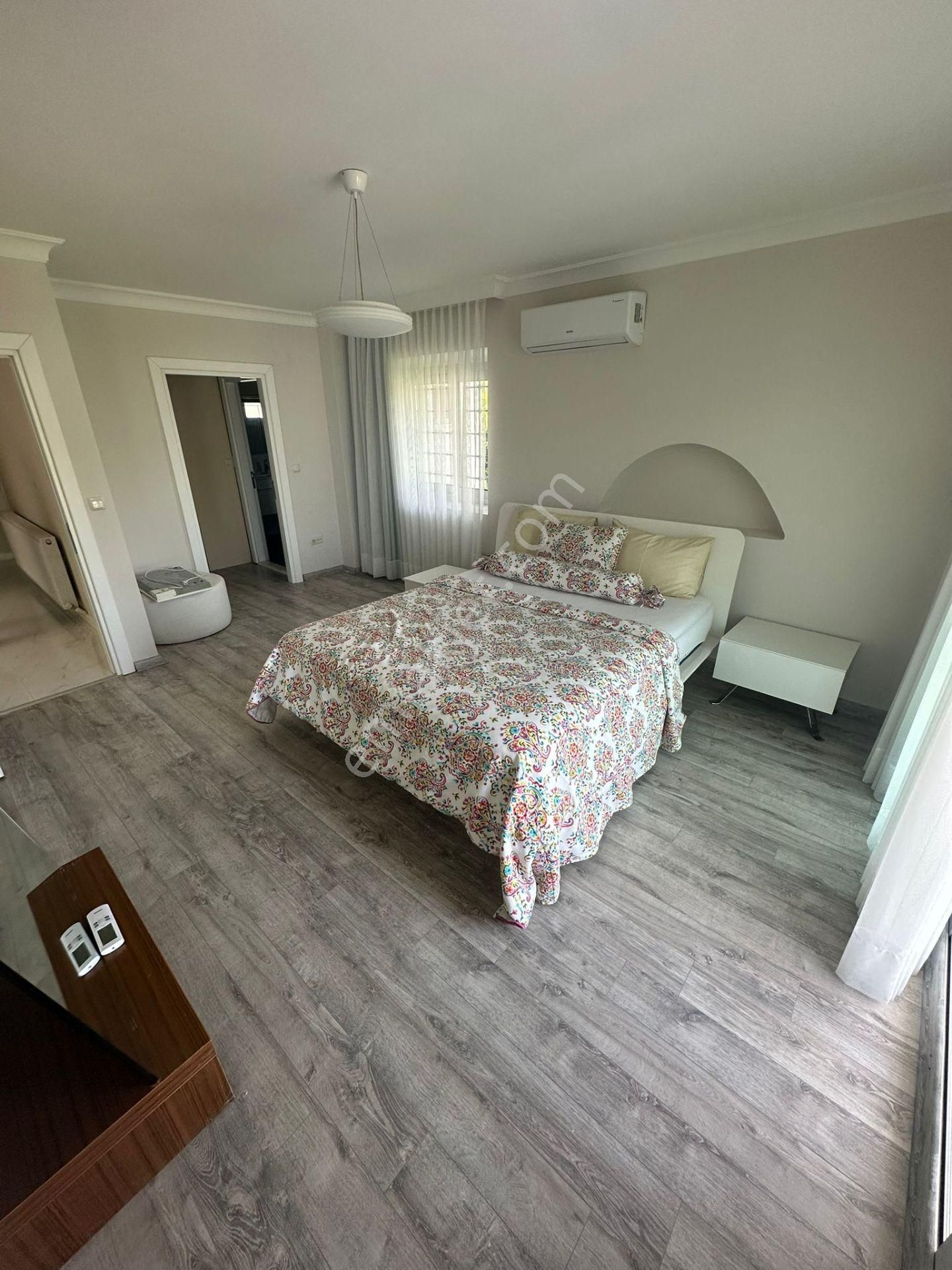 Çeşme Ardıç Paşalimanı'nda Plaja Yürüme Mesafesinde Kiralık Tripleks Villa - Görsel 25