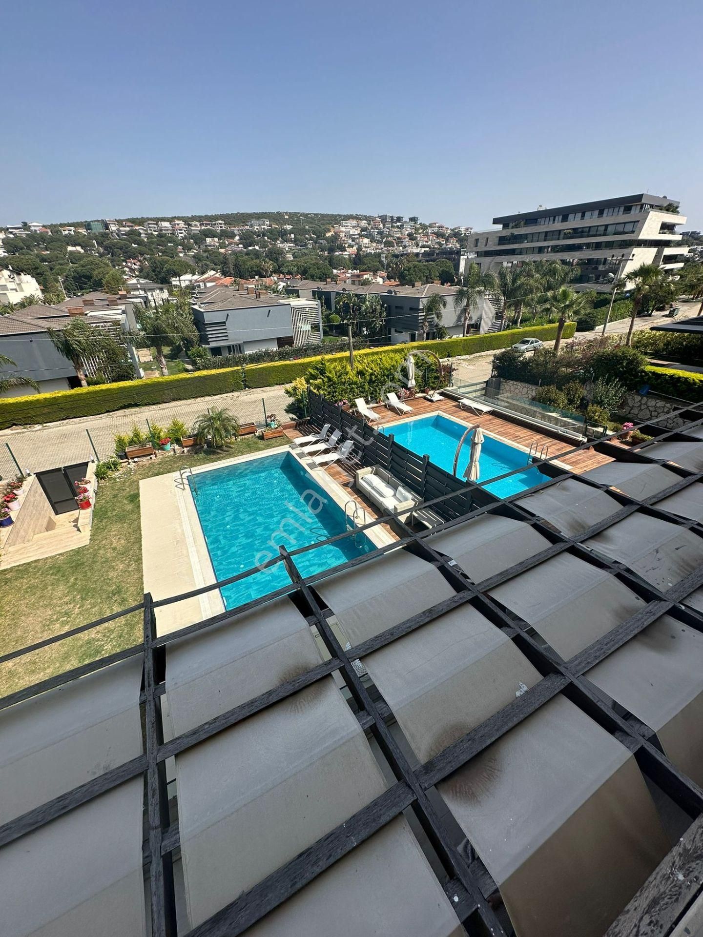 Çeşme Ardıç Paşalimanı'nda Plaja Yürüme Mesafesinde Kiralık Tripleks Villa - Görsel 27