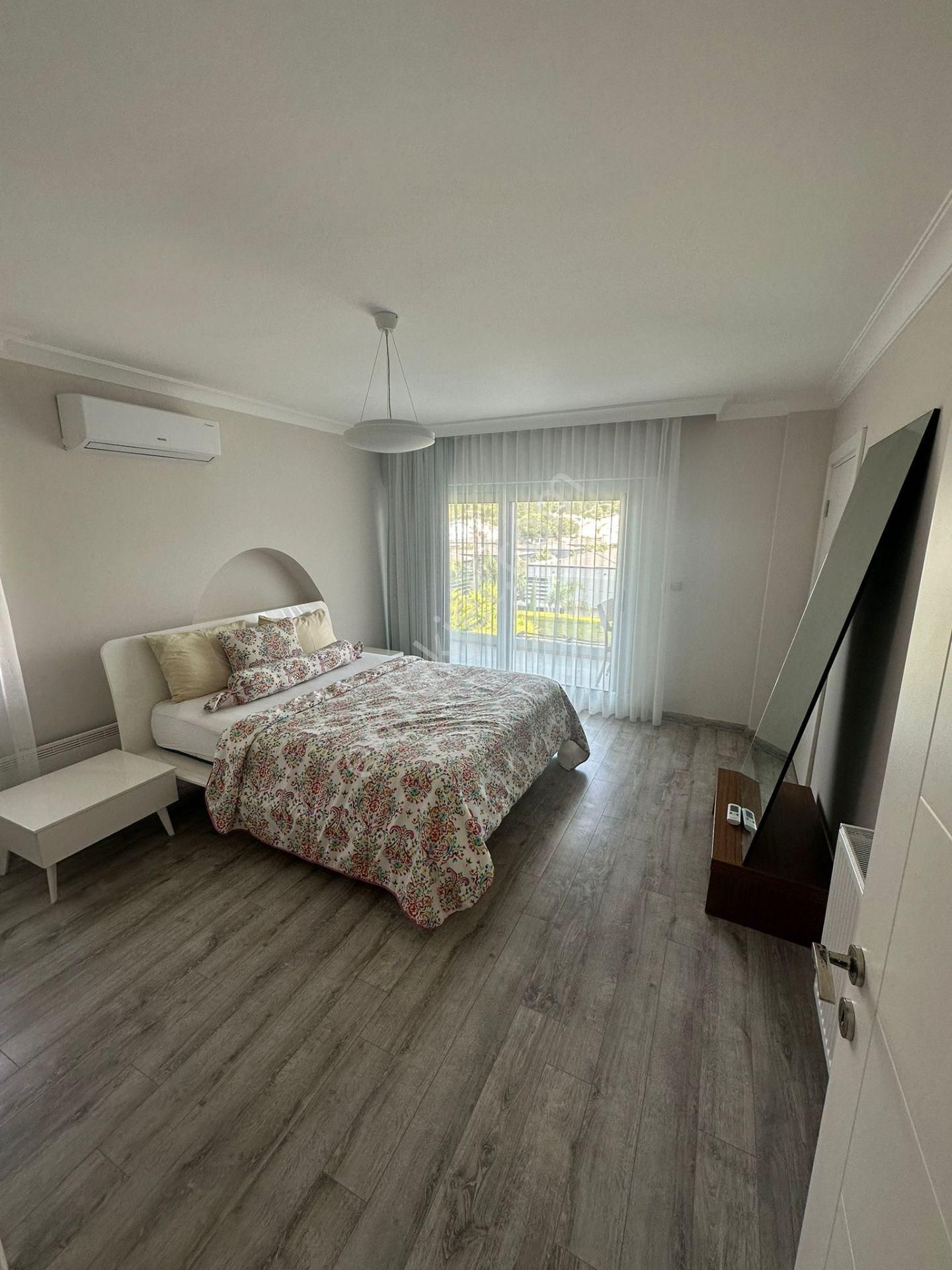 Çeşme Ardıç Paşalimanı'nda Plaja Yürüme Mesafesinde Kiralık Tripleks Villa - Görsel 32