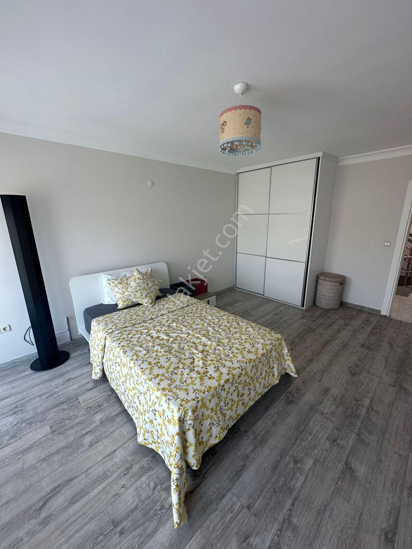 Çeşme Ardıç Paşalimanı'nda Plaja Yürüme Mesafesinde Kiralık Tripleks Villa - Görsel 31
