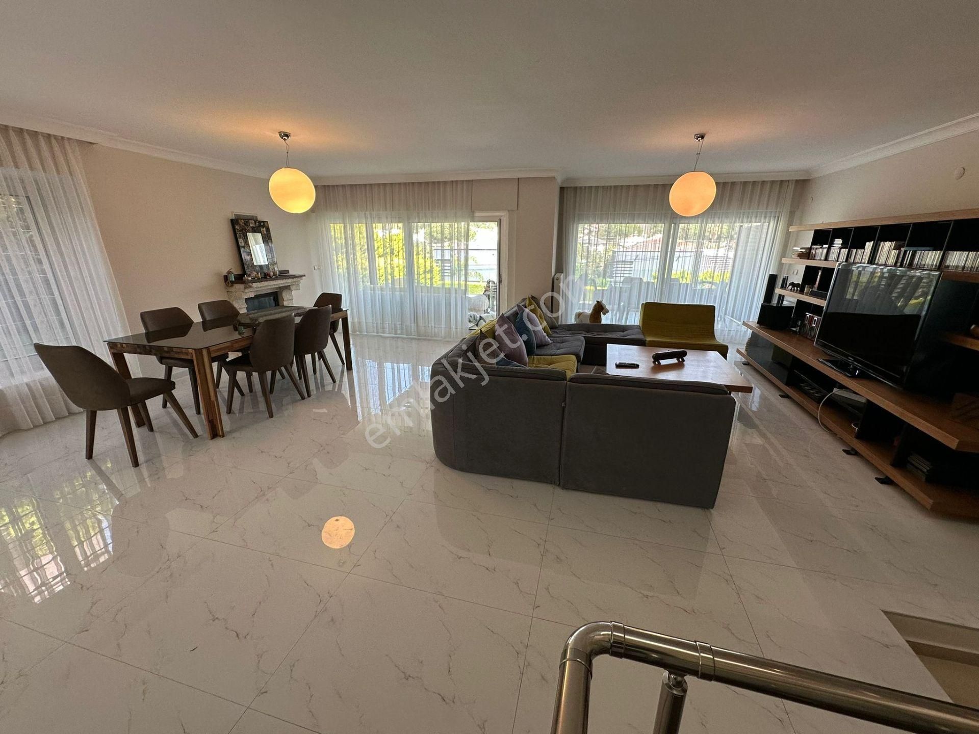 Çeşme Ardıç Paşalimanı'nda Plaja Yürüme Mesafesinde Kiralık Tripleks Villa - Görsel 15